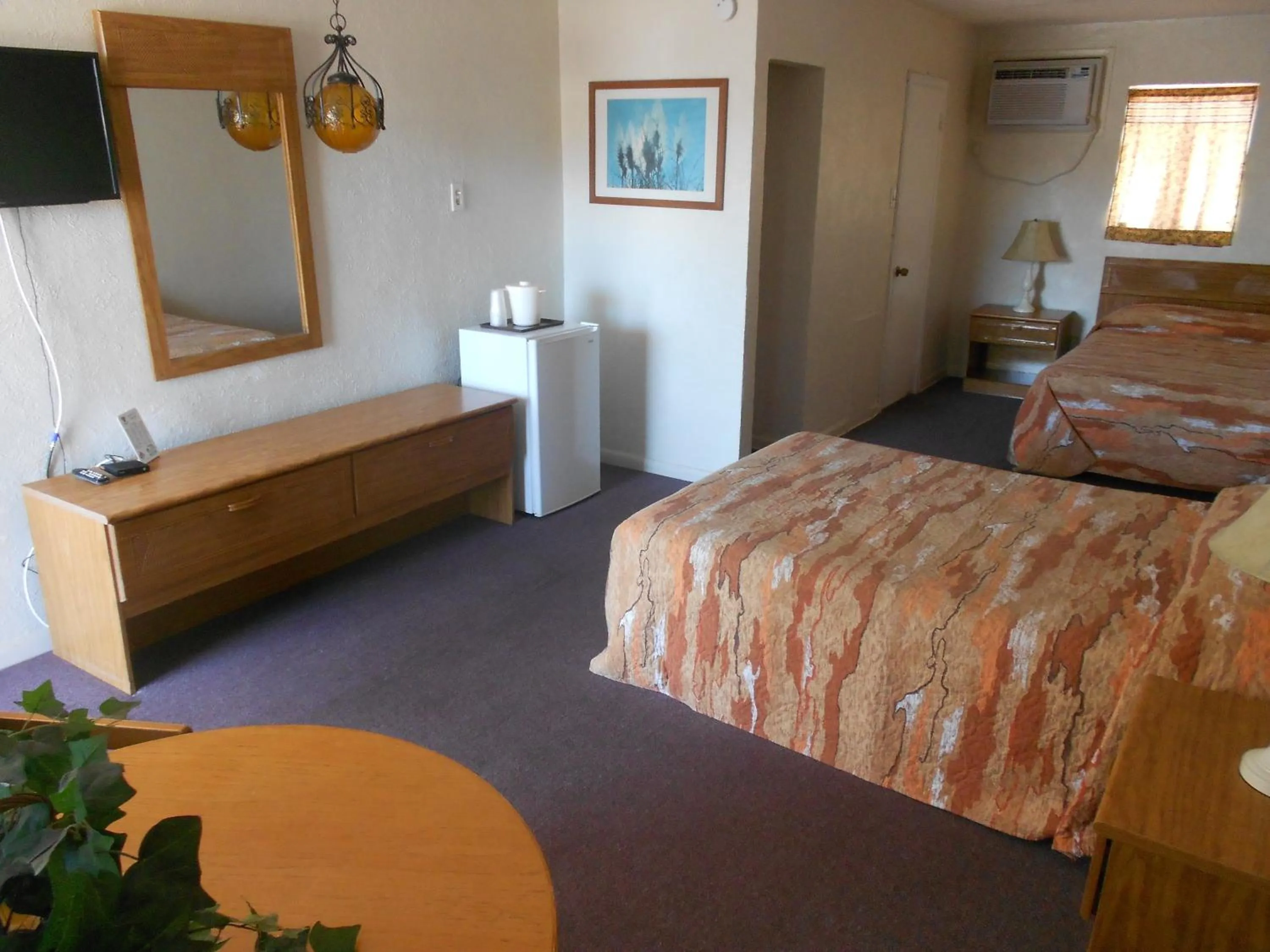 Photo of the whole room in Viking Motel