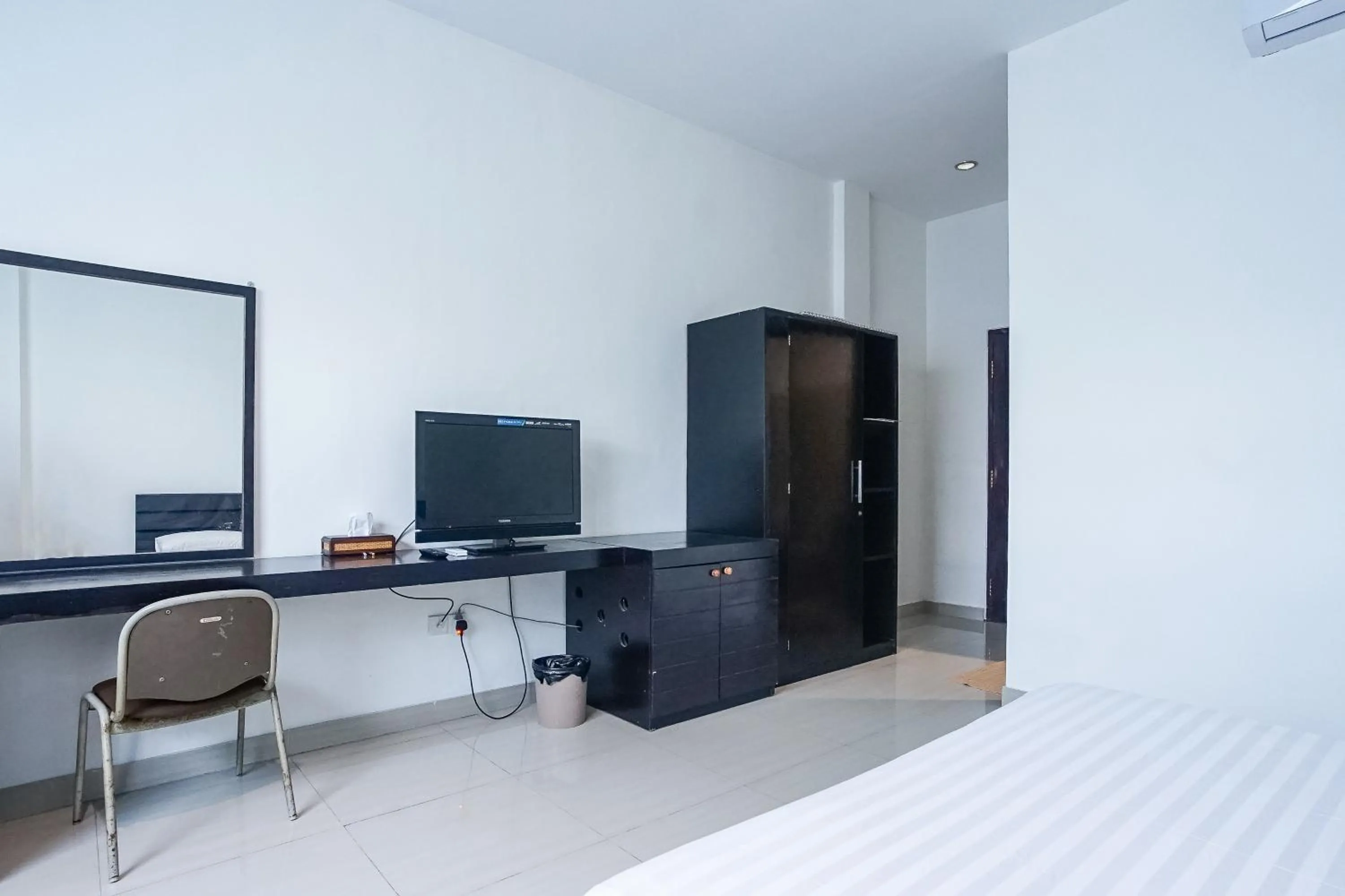 Communal lounge/ TV room in Prima Inn