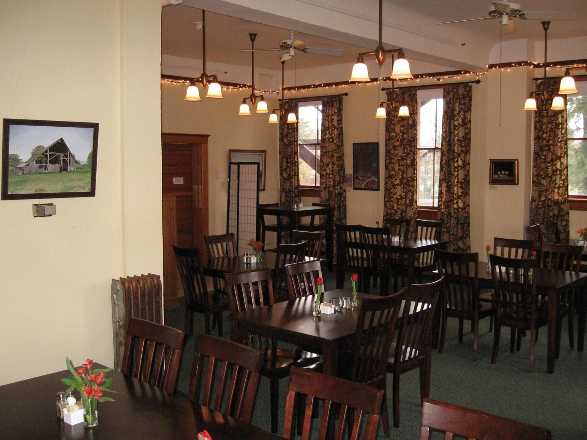 Restaurant/places to eat in Balch Hotel