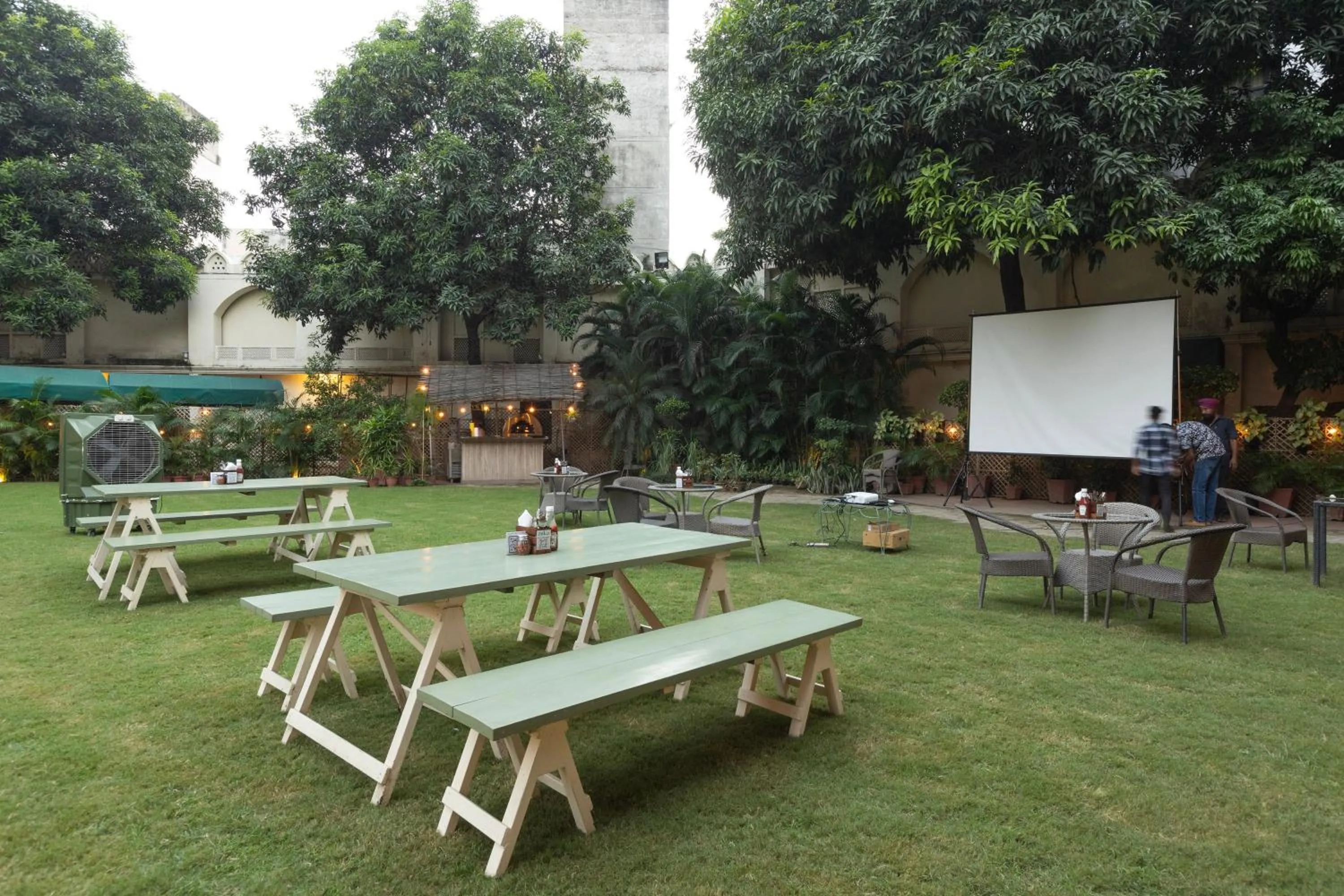 Garden in Hotel Kamal Palace