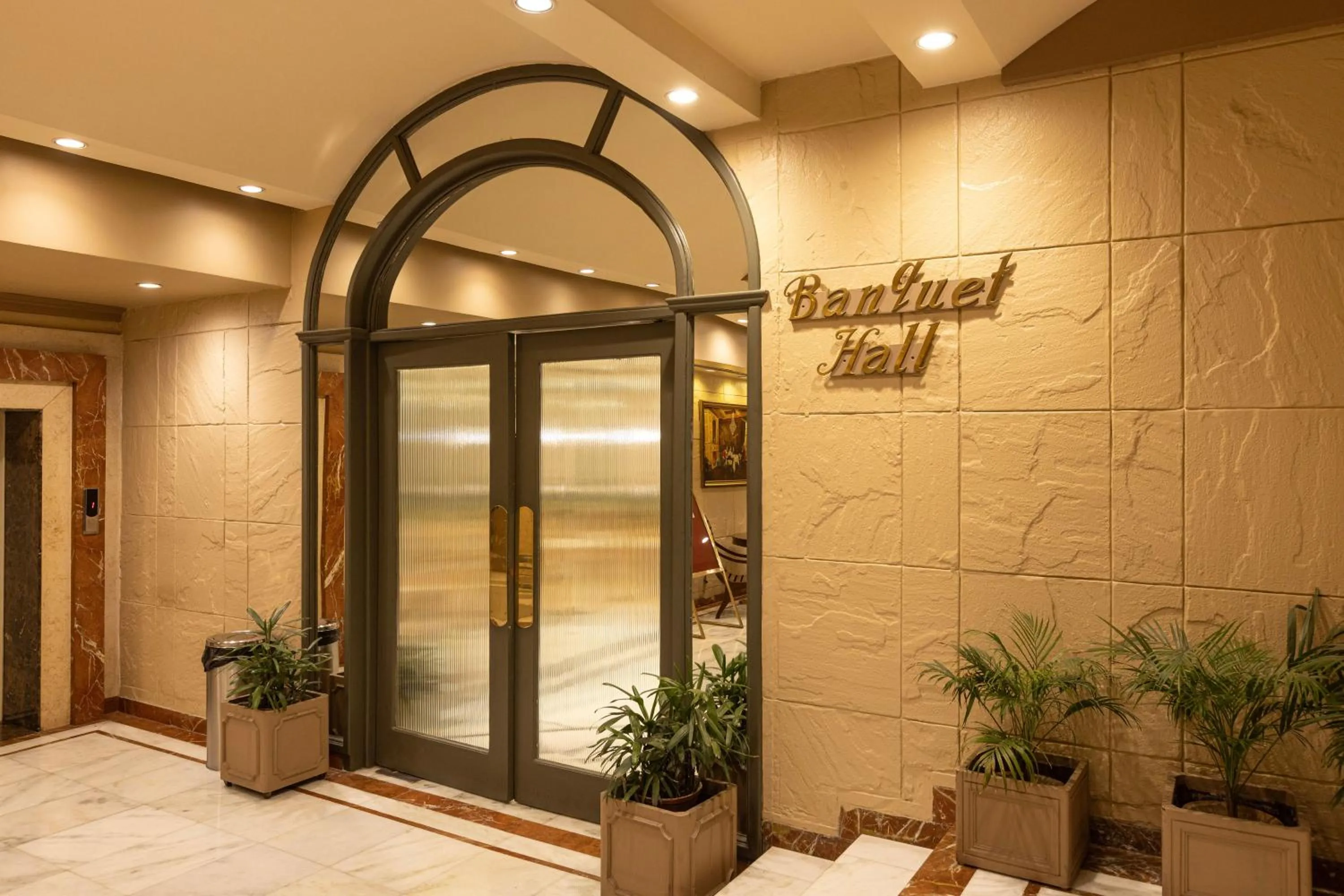 elevator in Hotel Kamal Palace