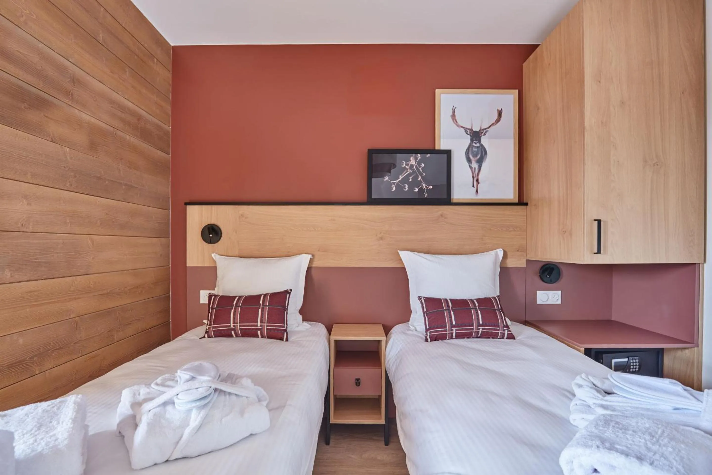 Bedroom, Bed in Hotel L'Ecrin Blanc by Odalys