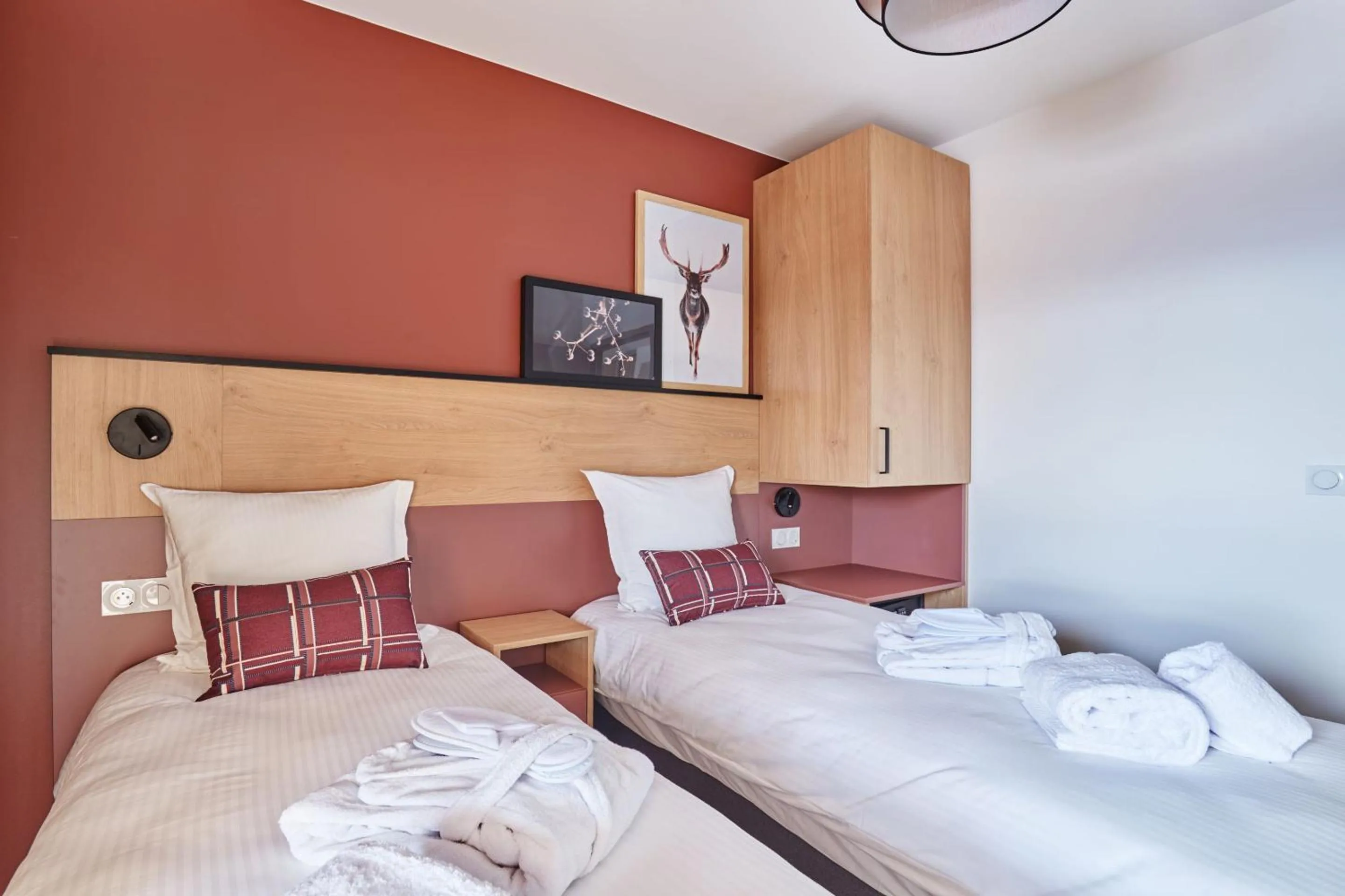 Bedroom, Bed in Hotel L'Ecrin Blanc by Odalys