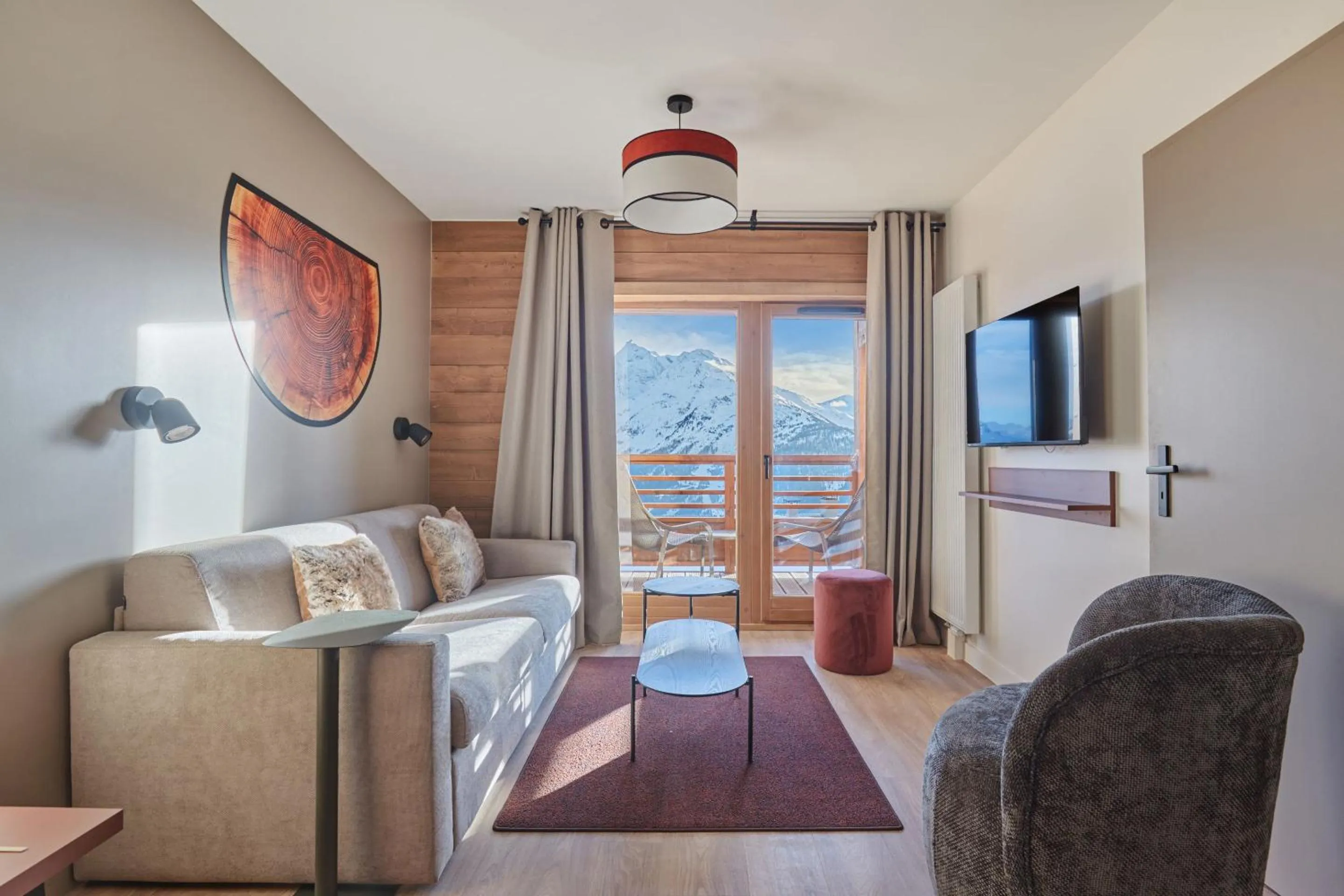 Seating area, Bed in Hotel L'Ecrin Blanc by Odalys