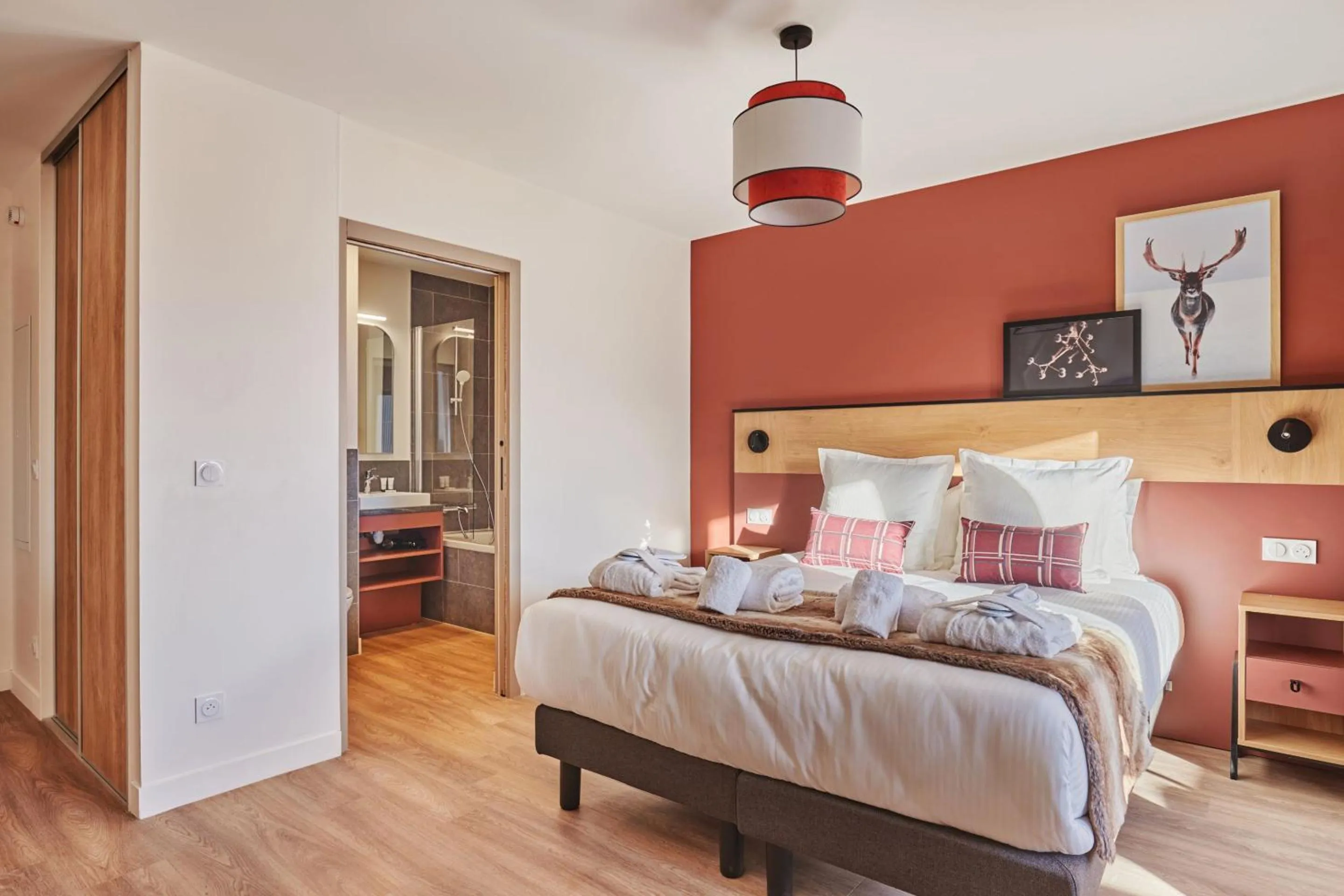 Bedroom, Bed in Hotel L'Ecrin Blanc by Odalys