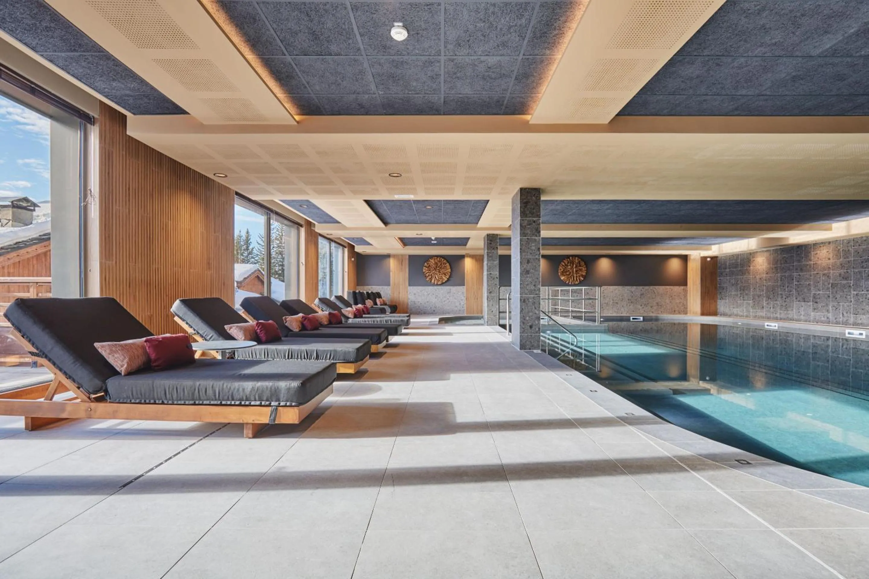 Swimming pool in Hotel L'Ecrin Blanc by Odalys