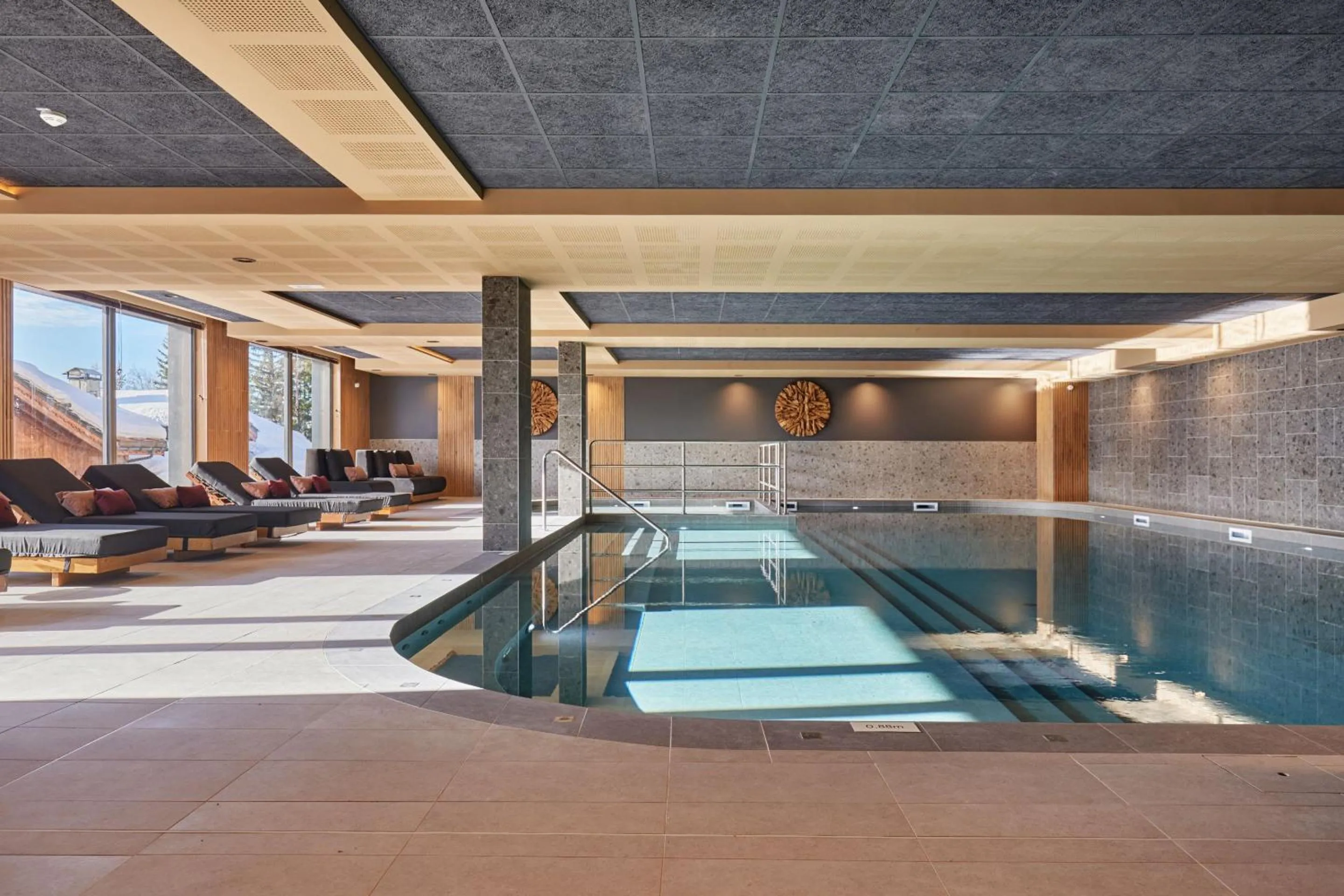 Swimming pool in Hotel L'Ecrin Blanc by Odalys