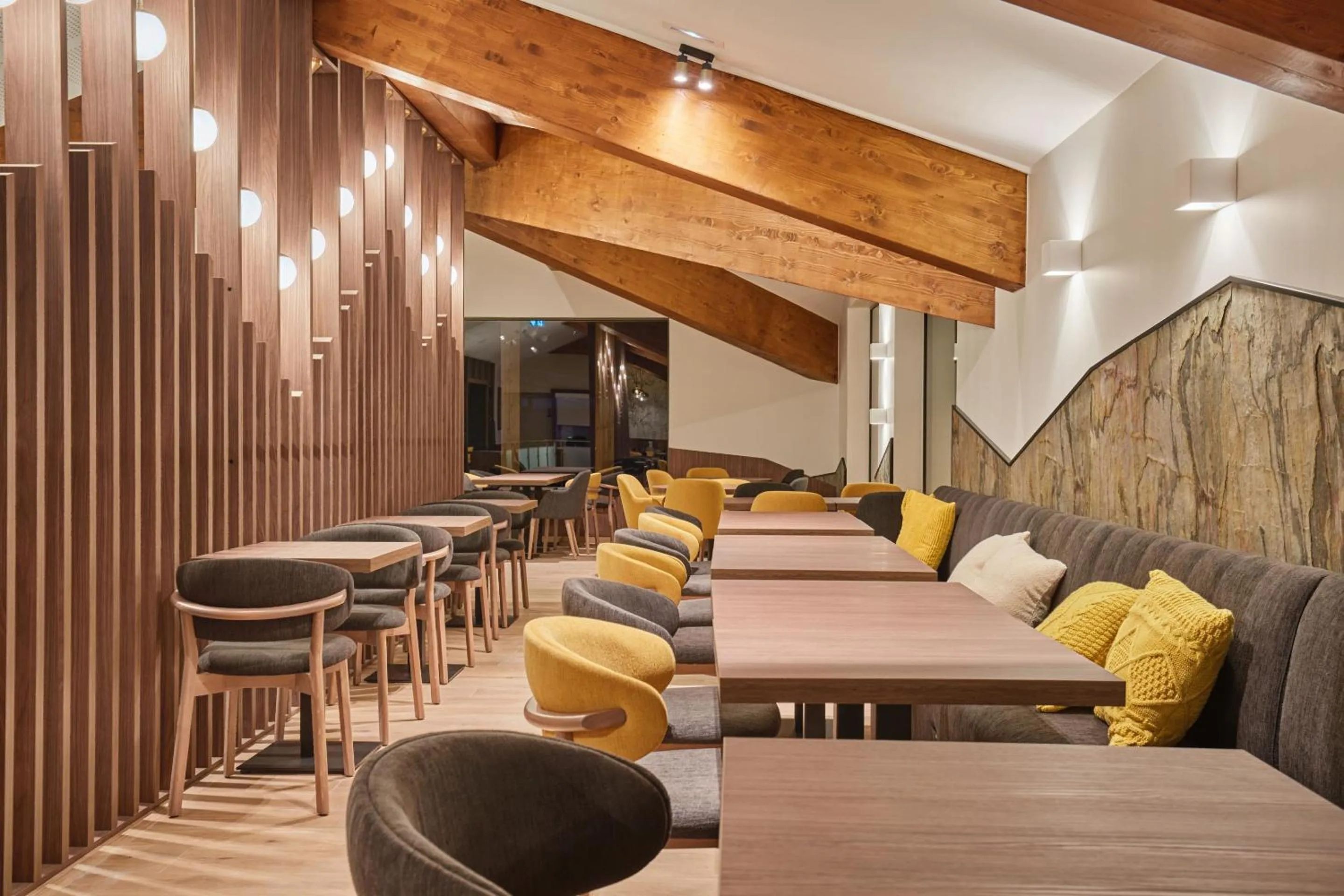 Restaurant/places to eat in Hotel L'Ecrin Blanc by Odalys