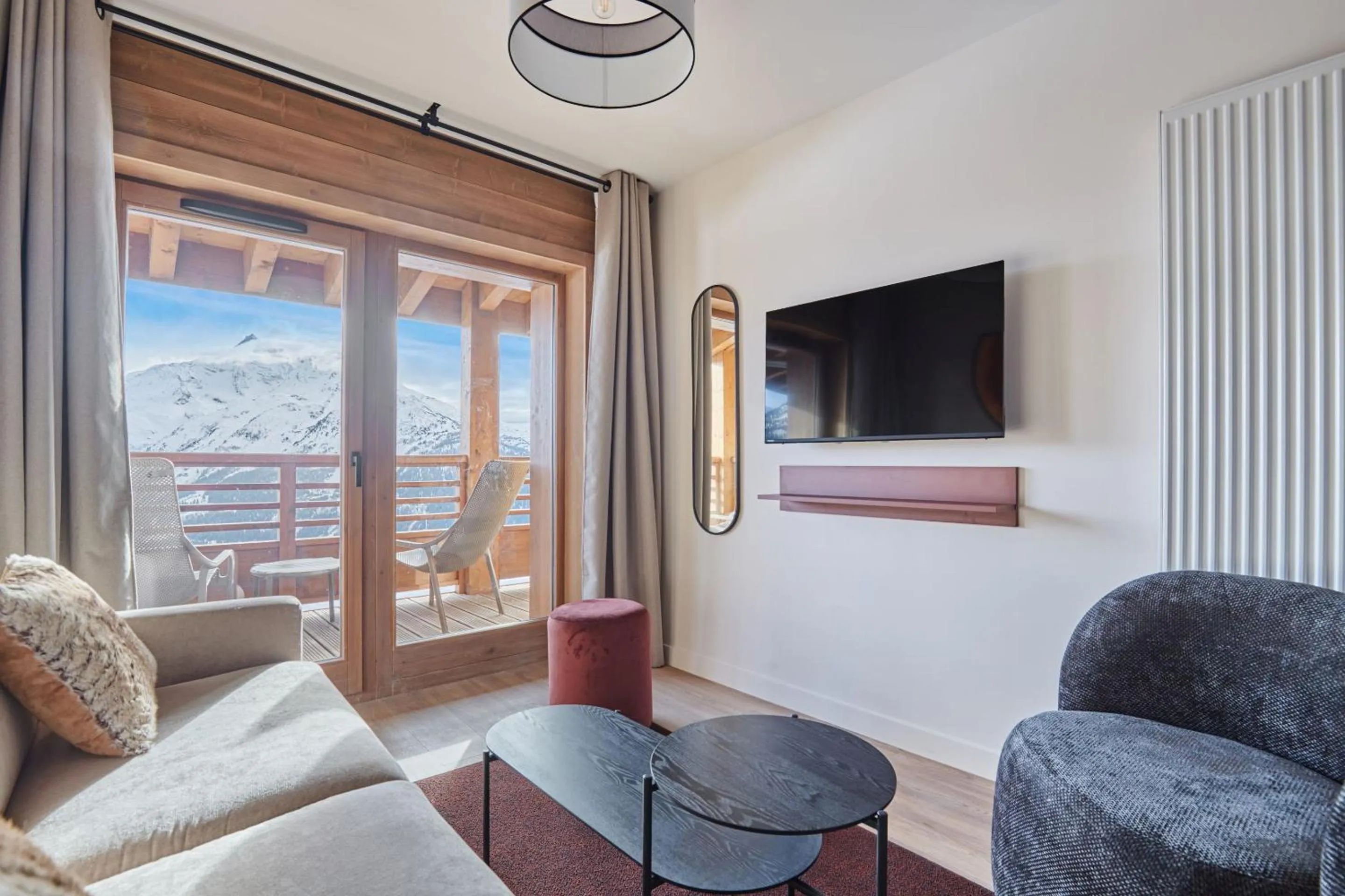 TV and multimedia in Hotel L'Ecrin Blanc by Odalys