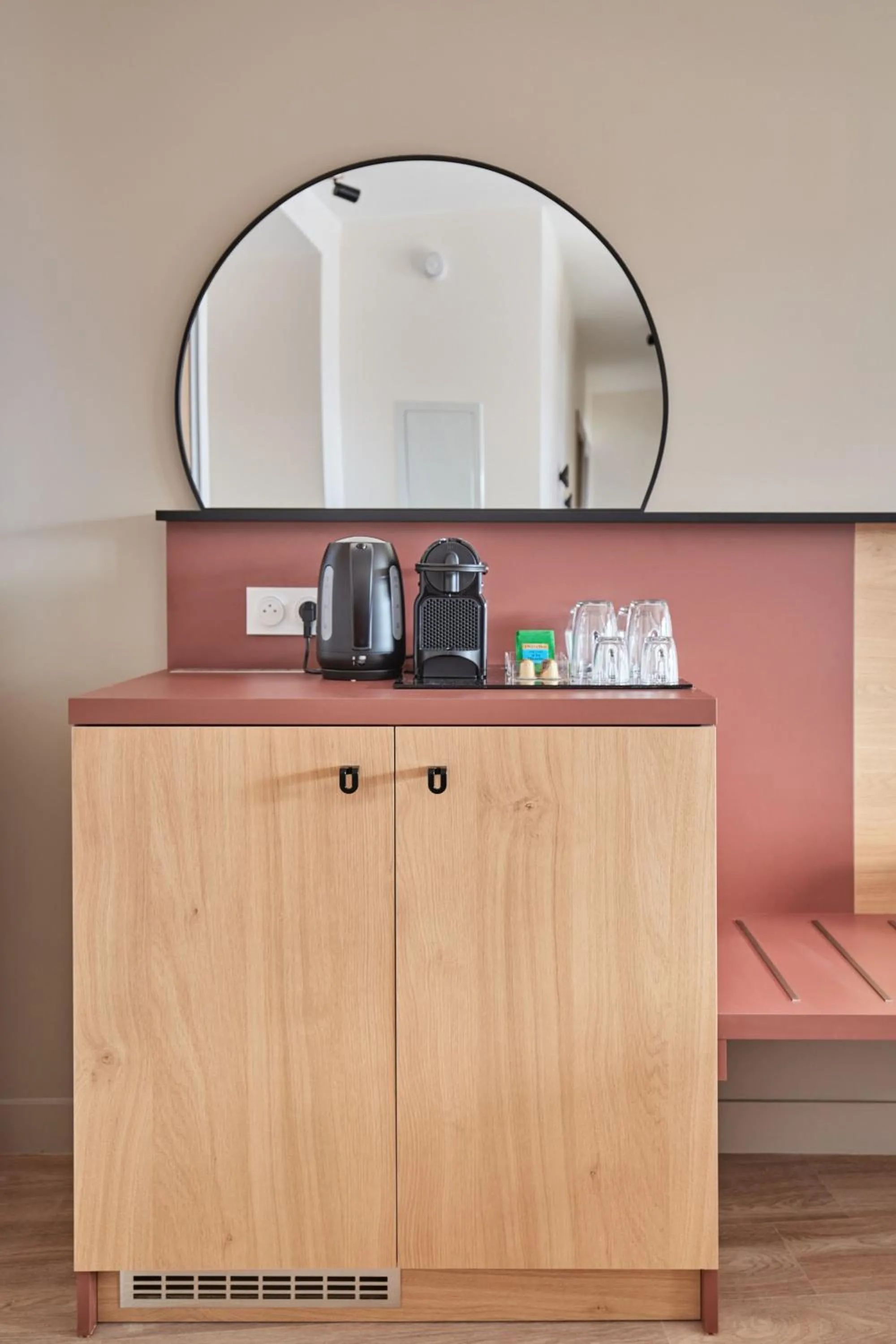 Coffee/tea facilities in Hotel L'Ecrin Blanc by Odalys