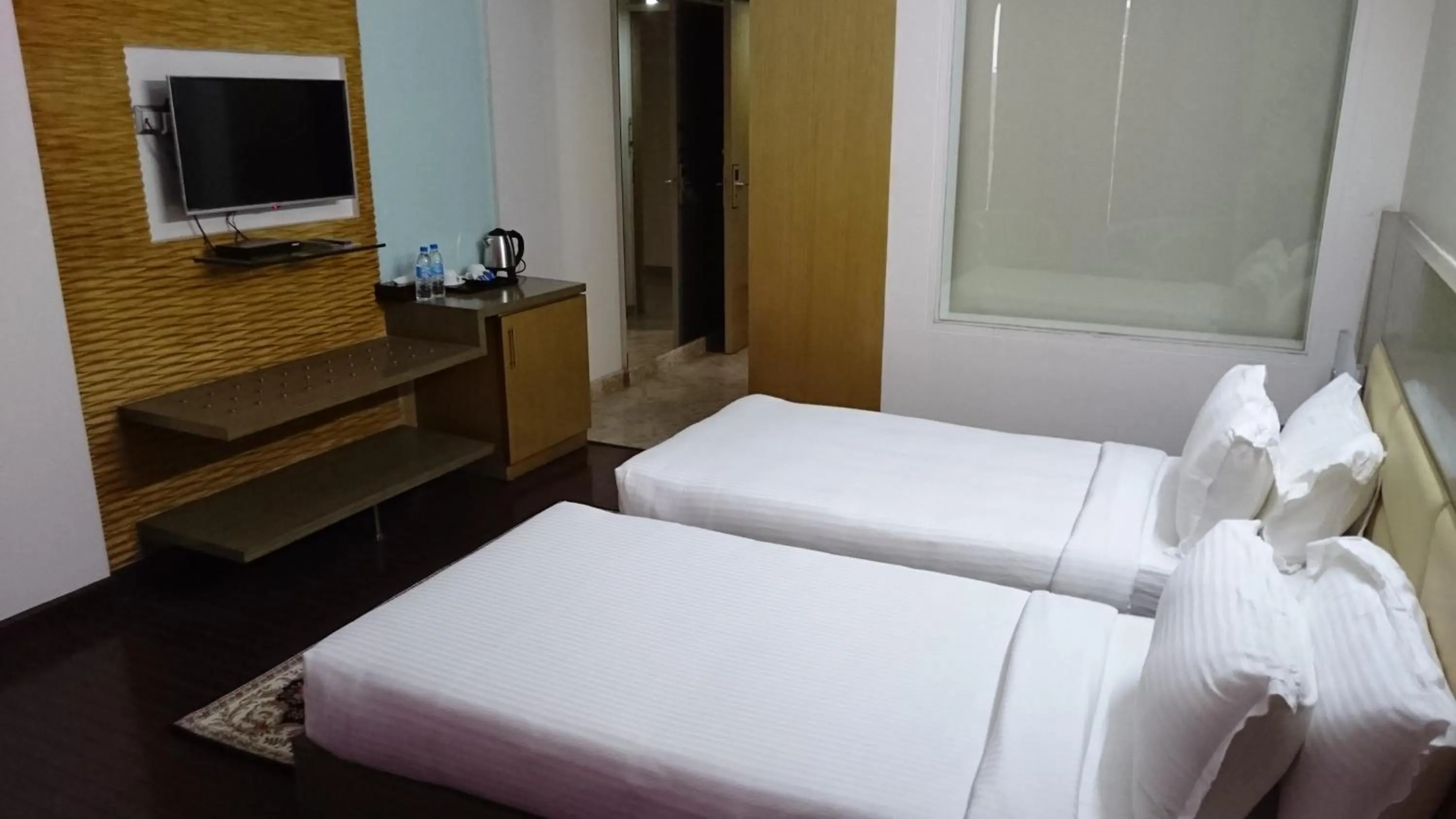 TV and multimedia, Bed in Rosewood International Hotel