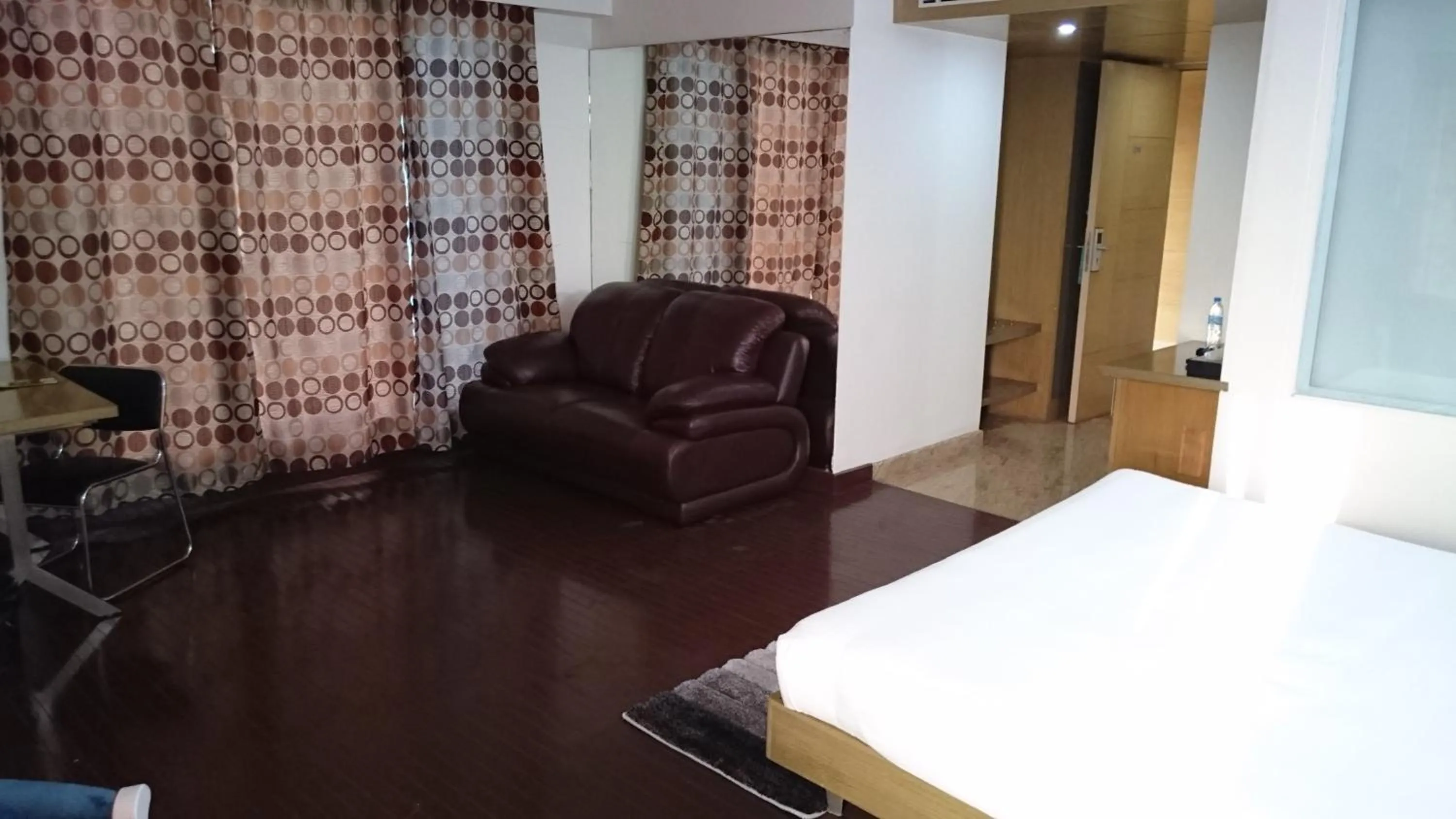 TV and multimedia, Bed in Rosewood International Hotel