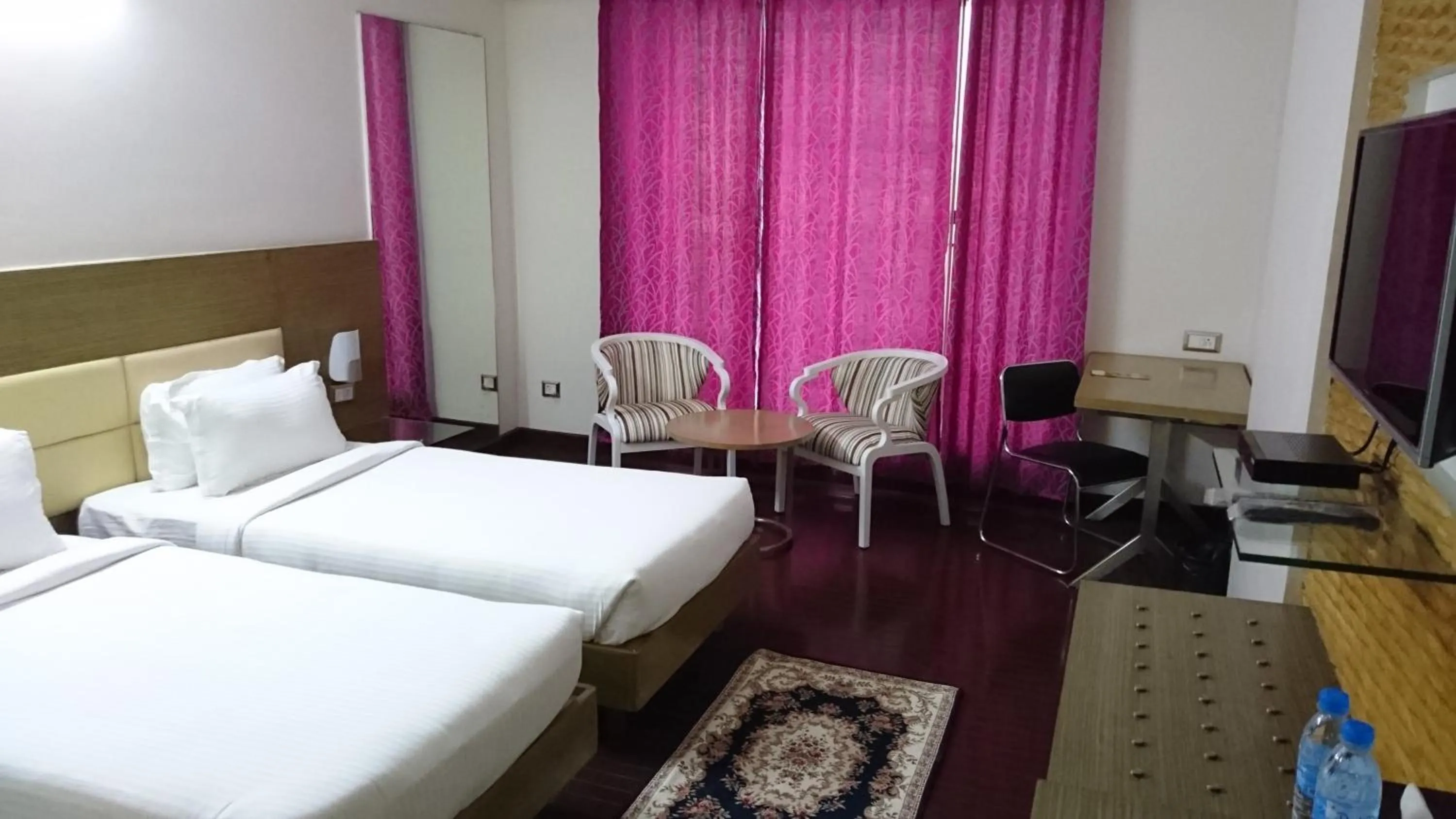 TV and multimedia, Bed in Rosewood International Hotel