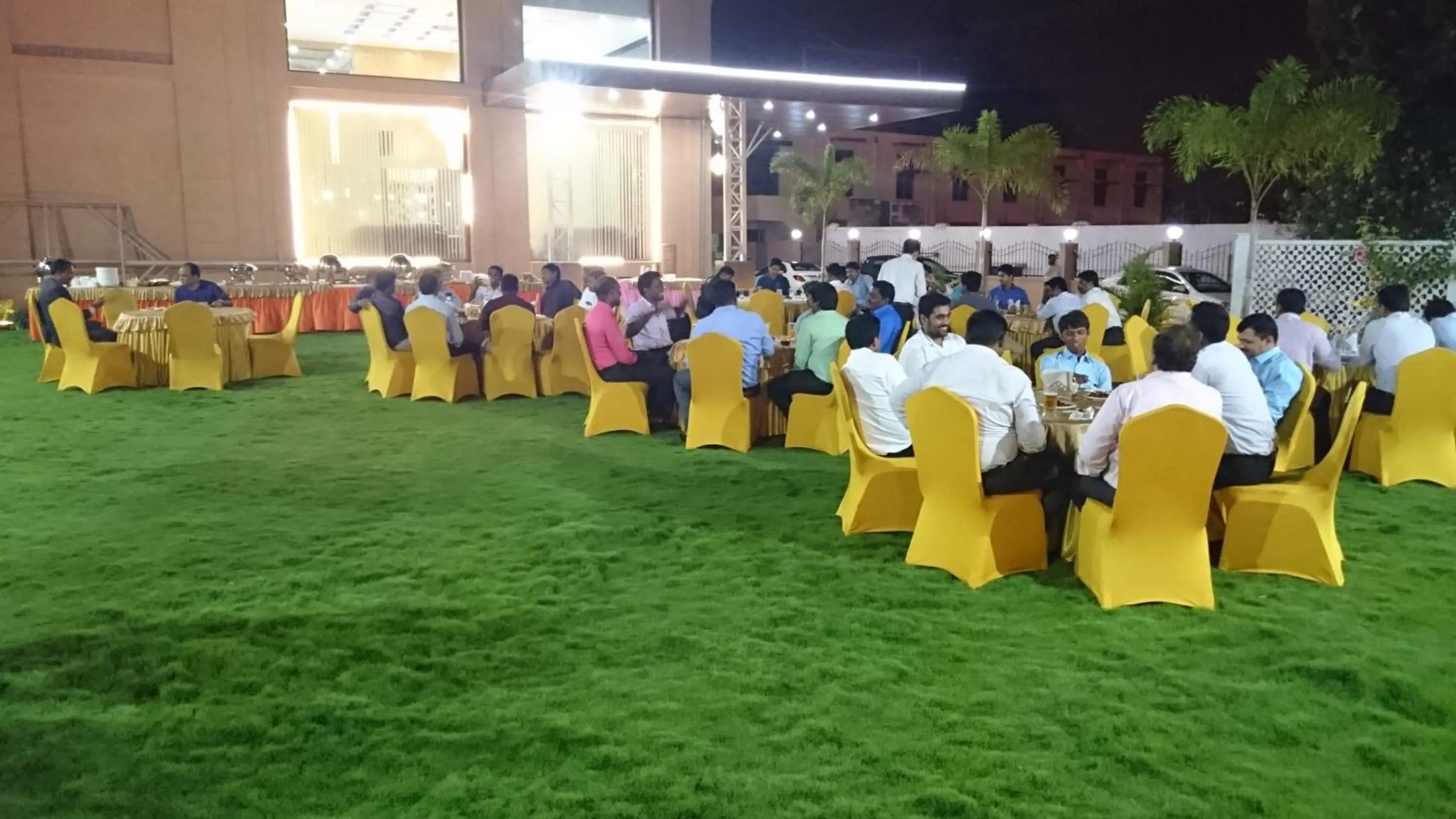 Garden in Rosewood International Hotel