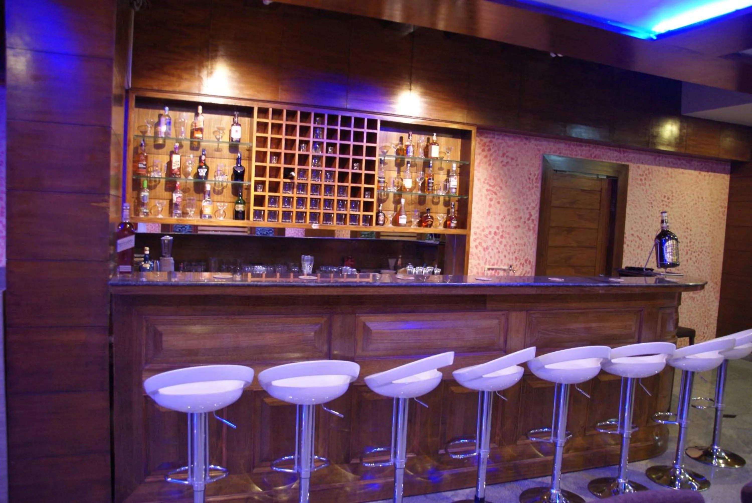 Lounge or bar in Rosewood International Hotel