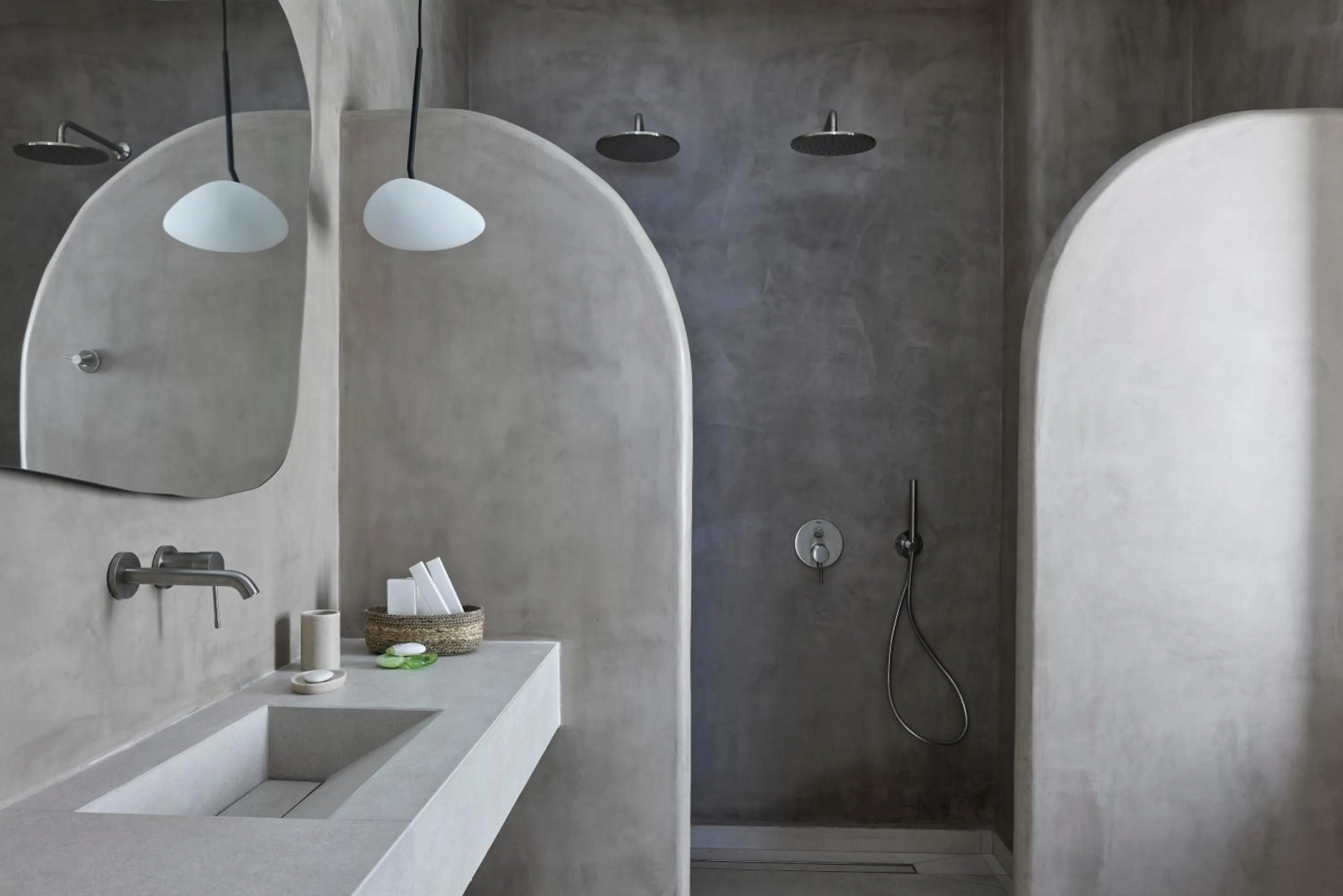 Shower in Apanemo Hotel & Suites