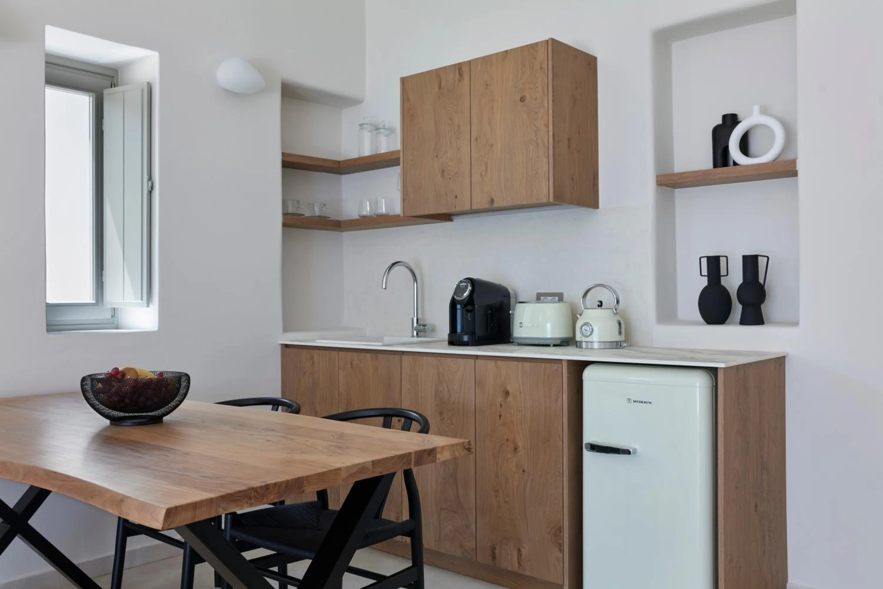 Coffee/tea facilities in Apanemo Hotel & Suites