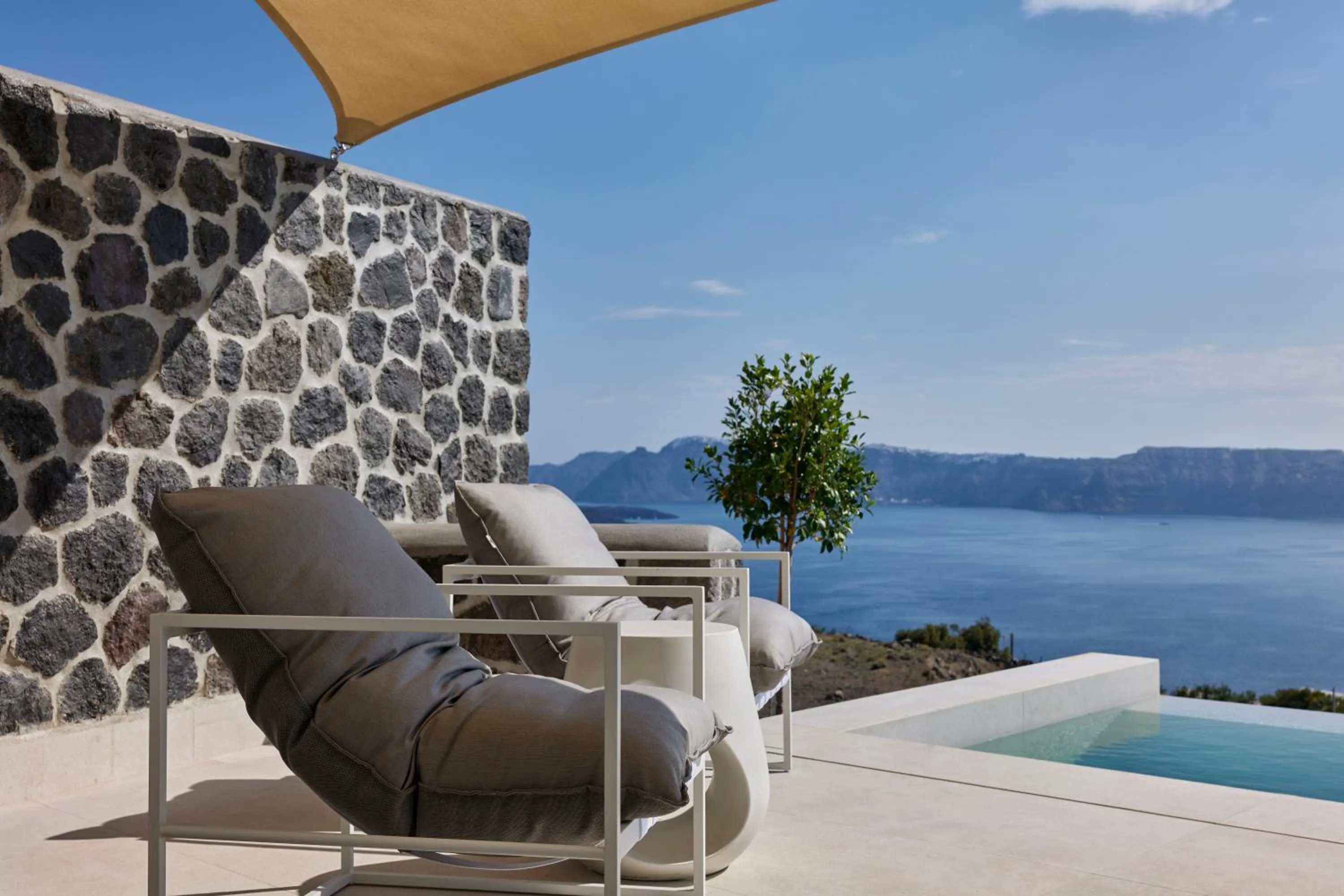 Balcony/Terrace in Apanemo Hotel & Suites