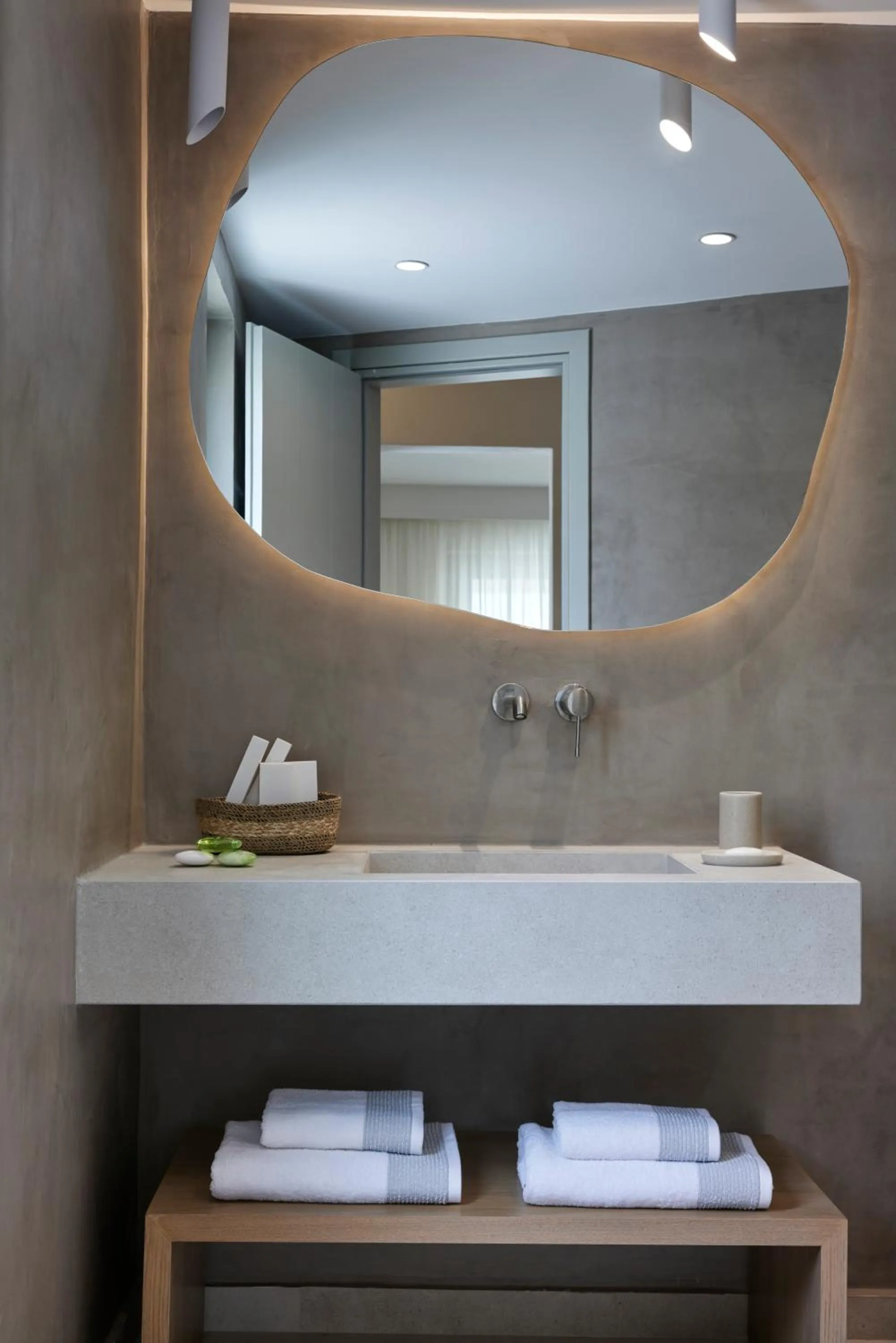 Bathroom in Apanemo Hotel & Suites