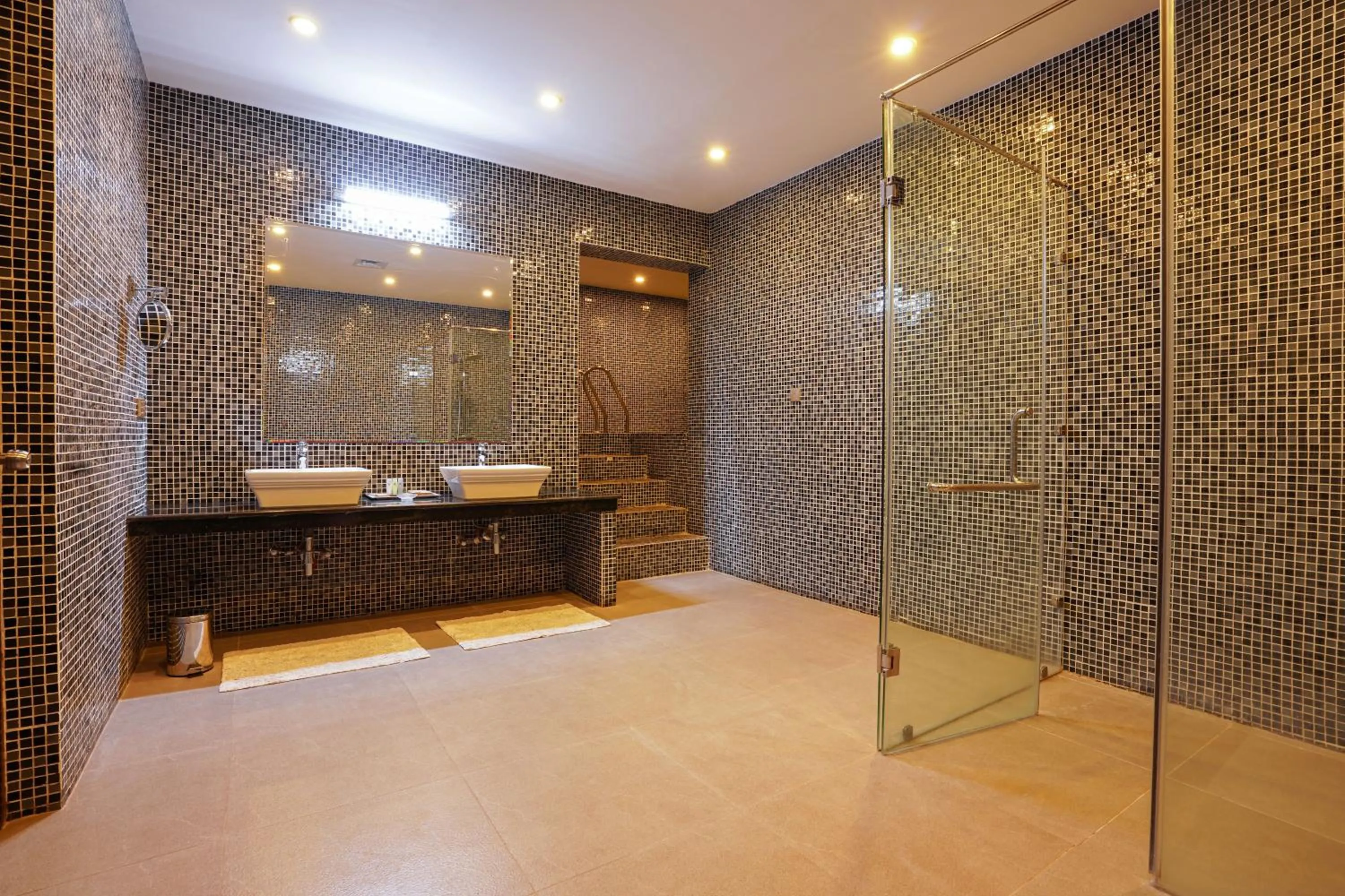 Shower in Grand Tamarind Lake