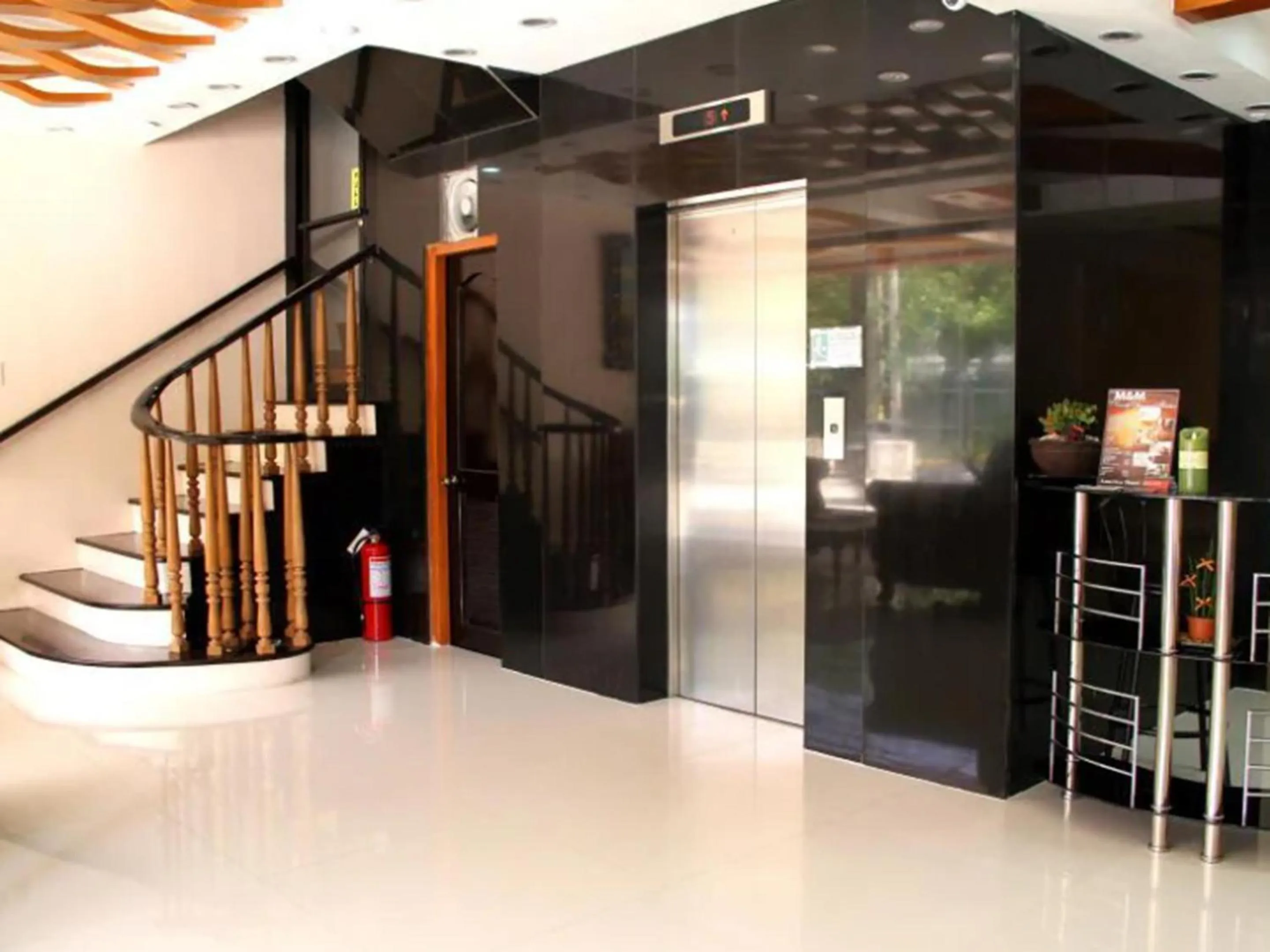 elevator in Fave Hotel Angeles City formerly Hotel America