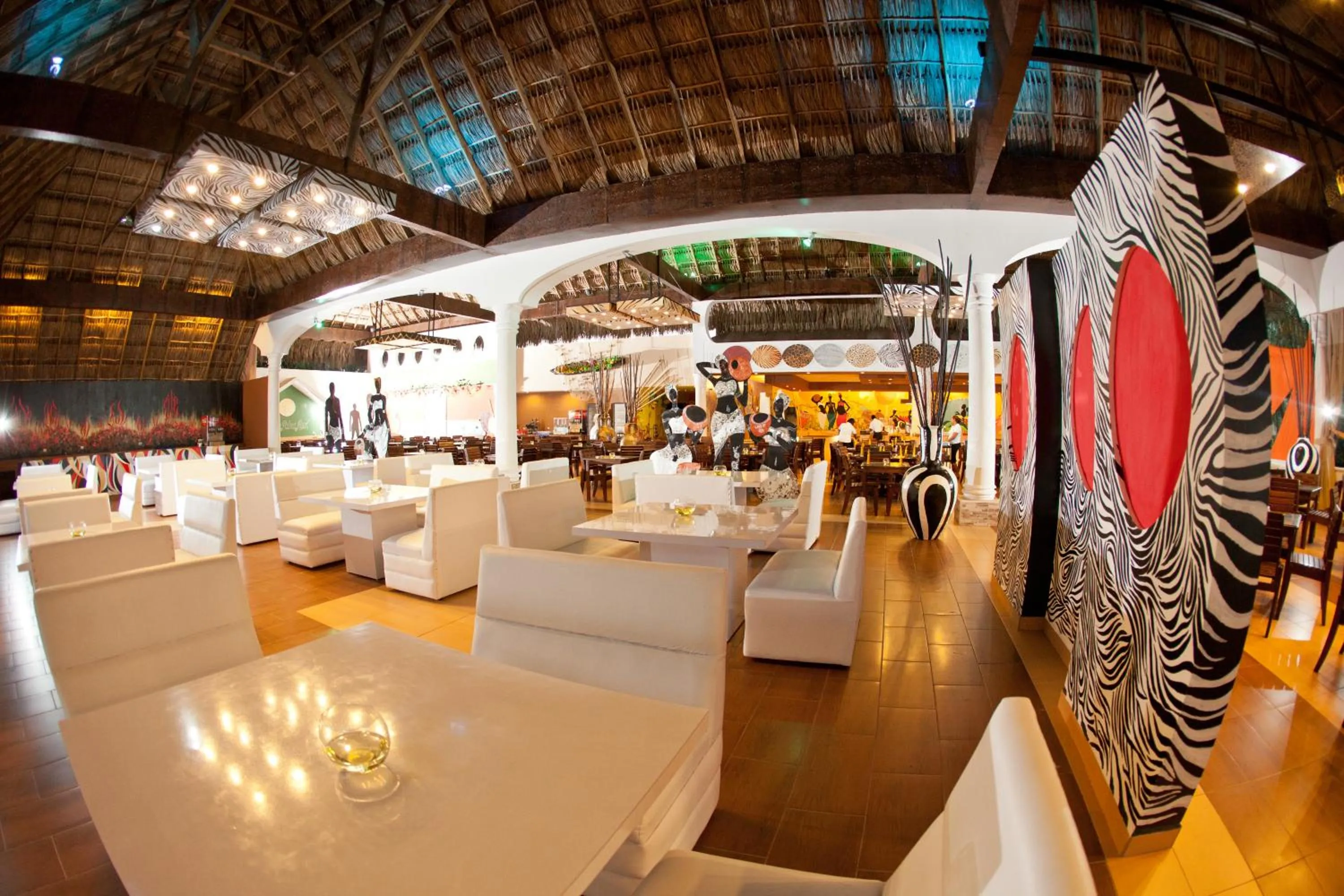 Restaurant/places to eat in Hotel Palma Real