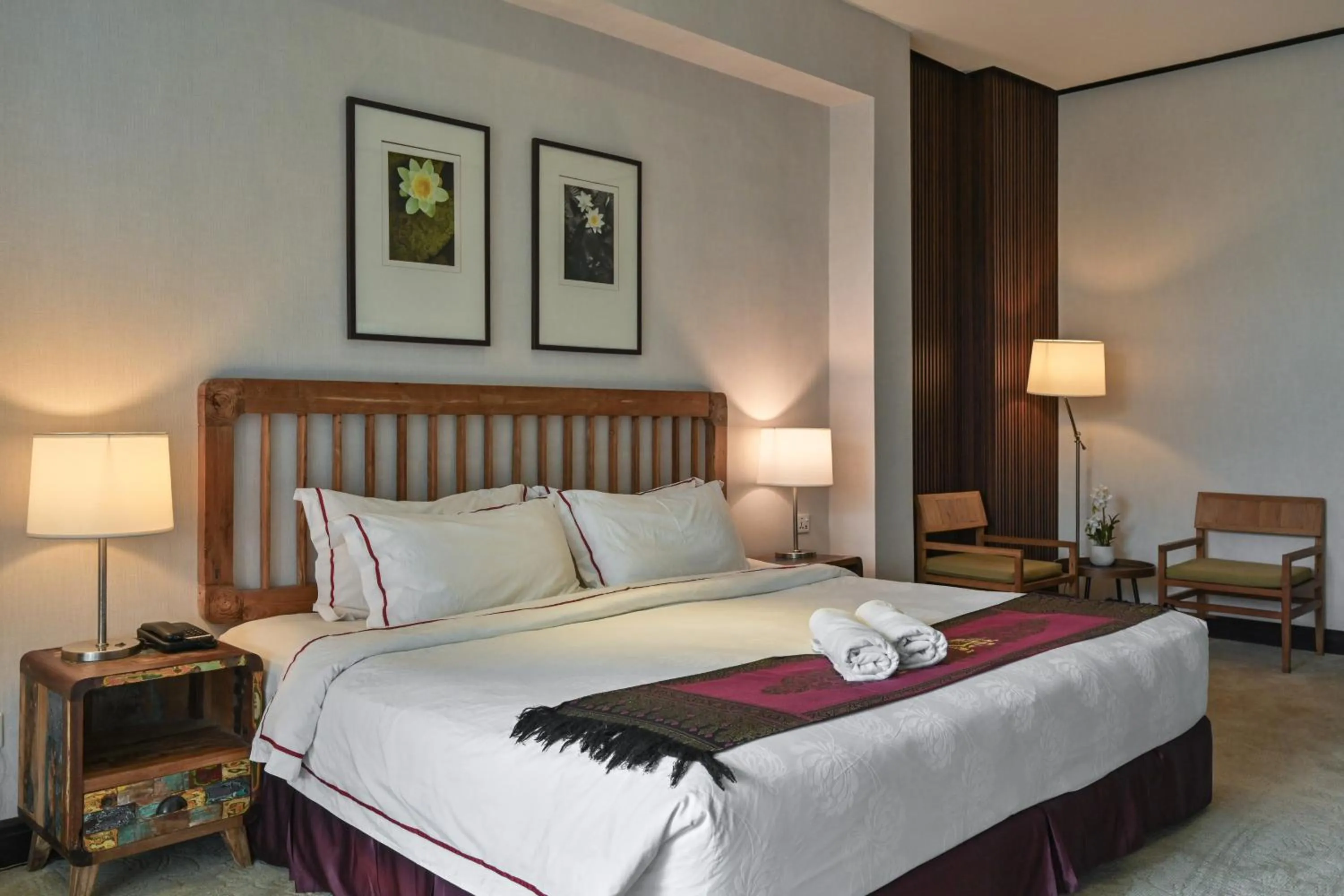 Bed in 1825 Gallery Hotel