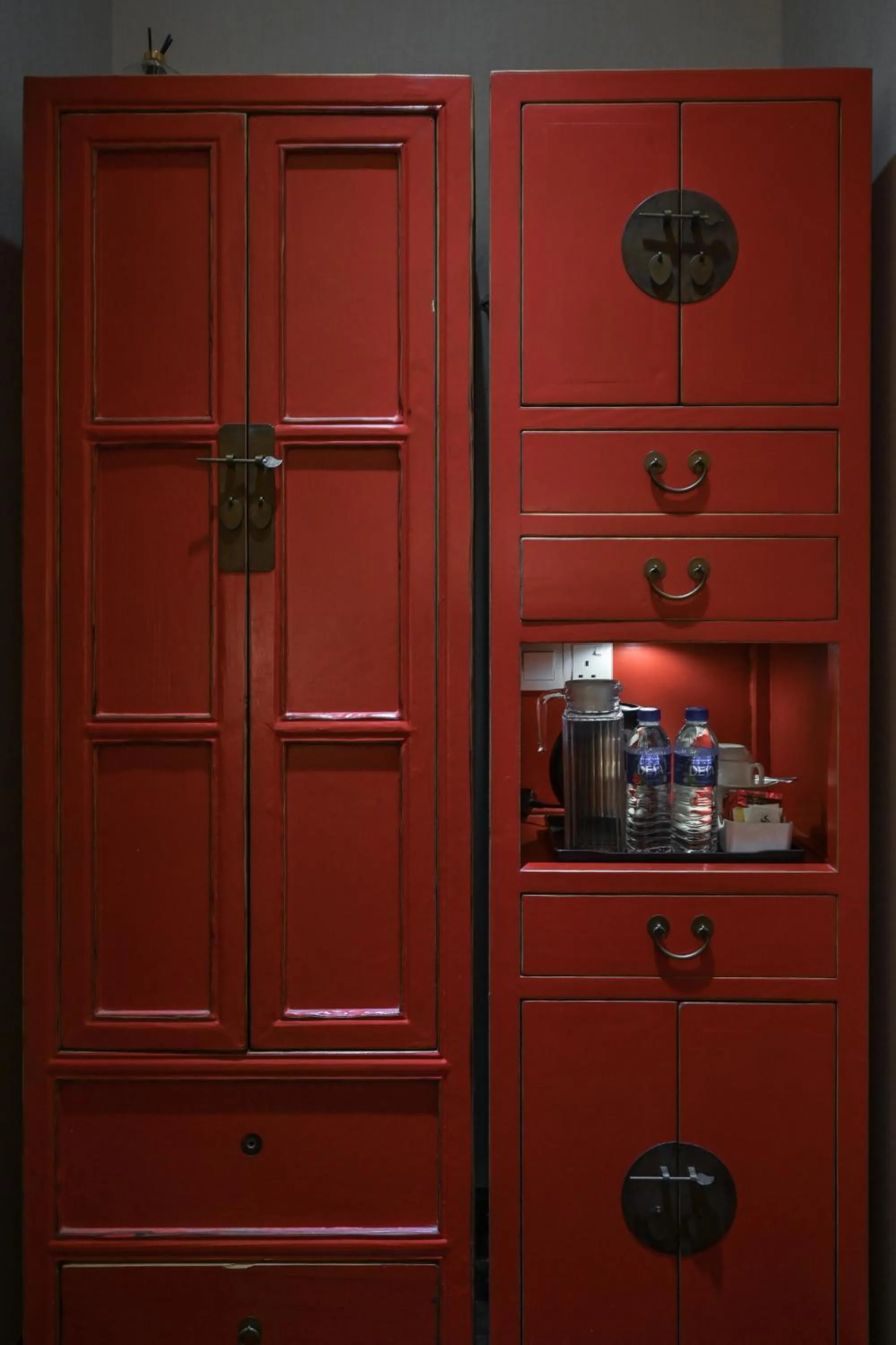 wardrobe in 1825 Gallery Hotel