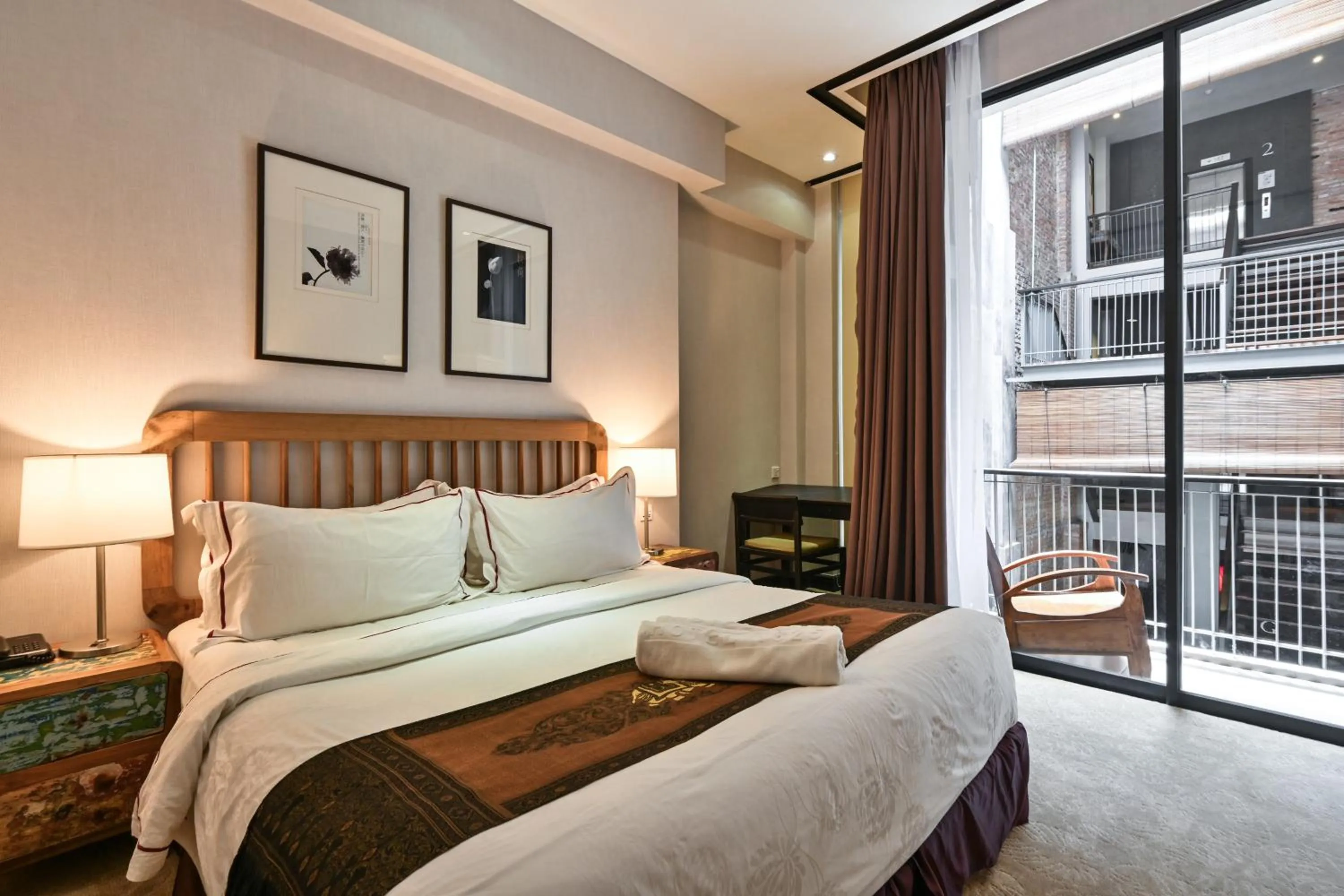 Bedroom, Bed in 1825 Gallery Hotel