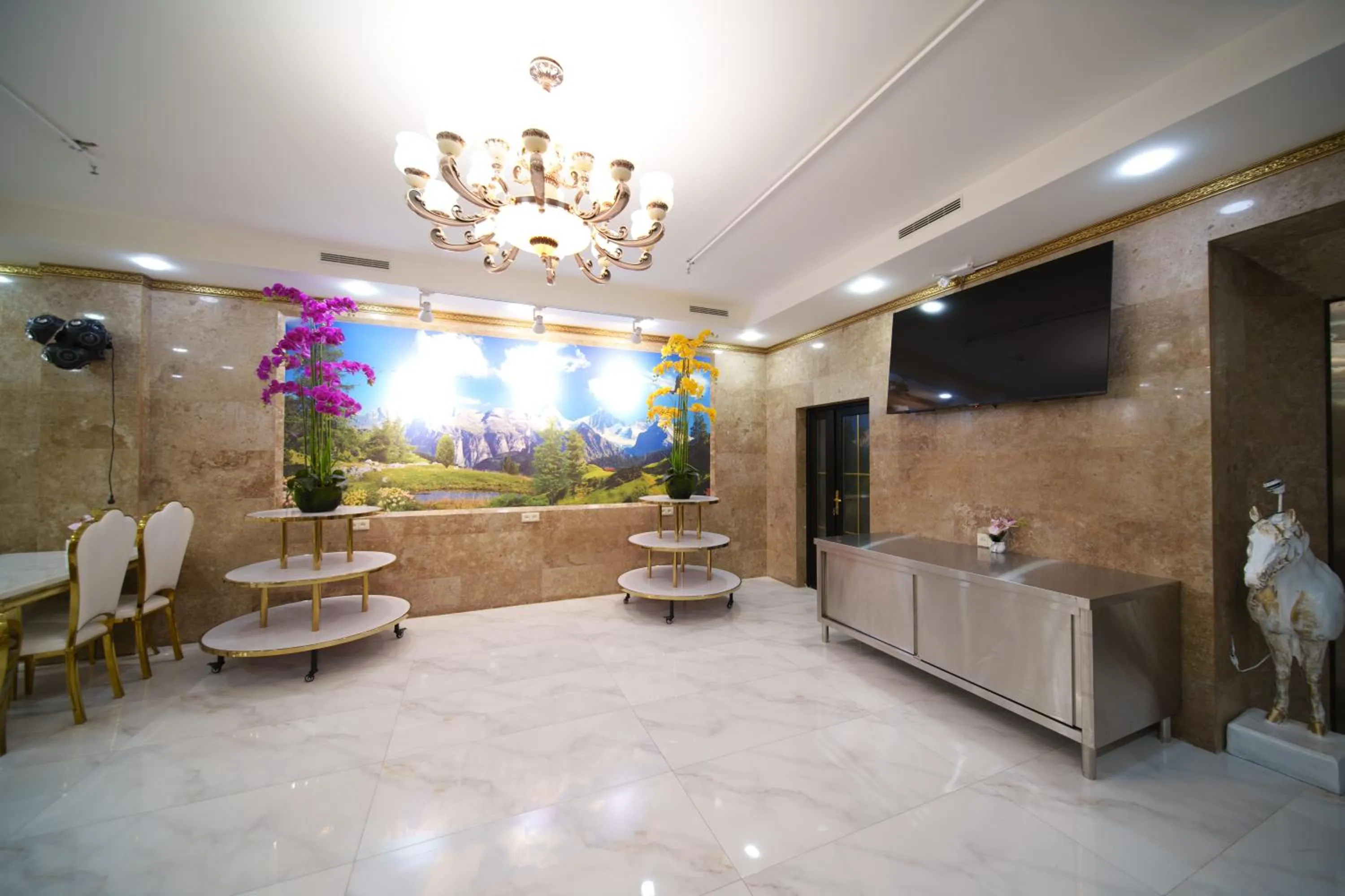 Restaurant/places to eat in Emmanuel Hotel Yerevan