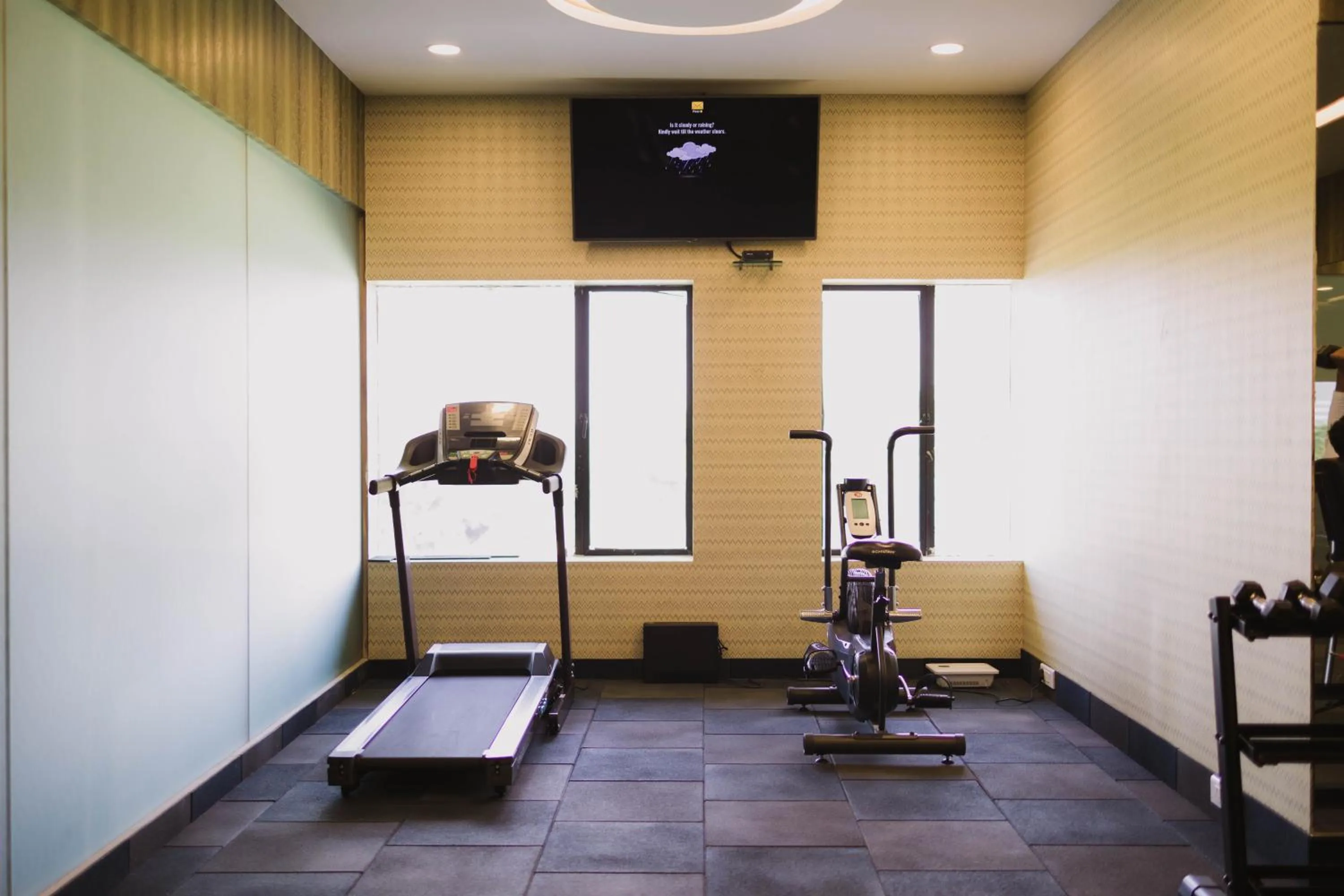 TV and multimedia in Shamrock Greens by Jardin Hotels