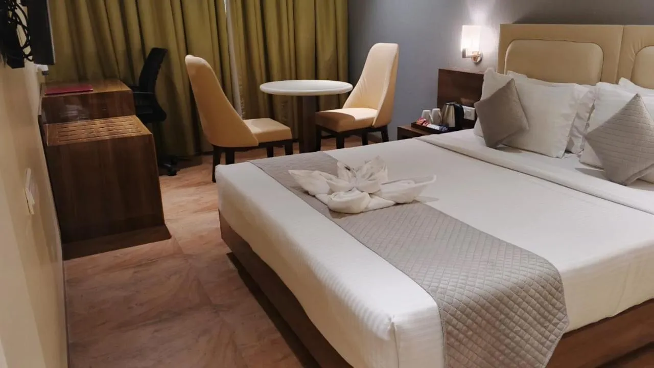 Bedroom, Bed in Shamrock Greens by Jardin Hotels