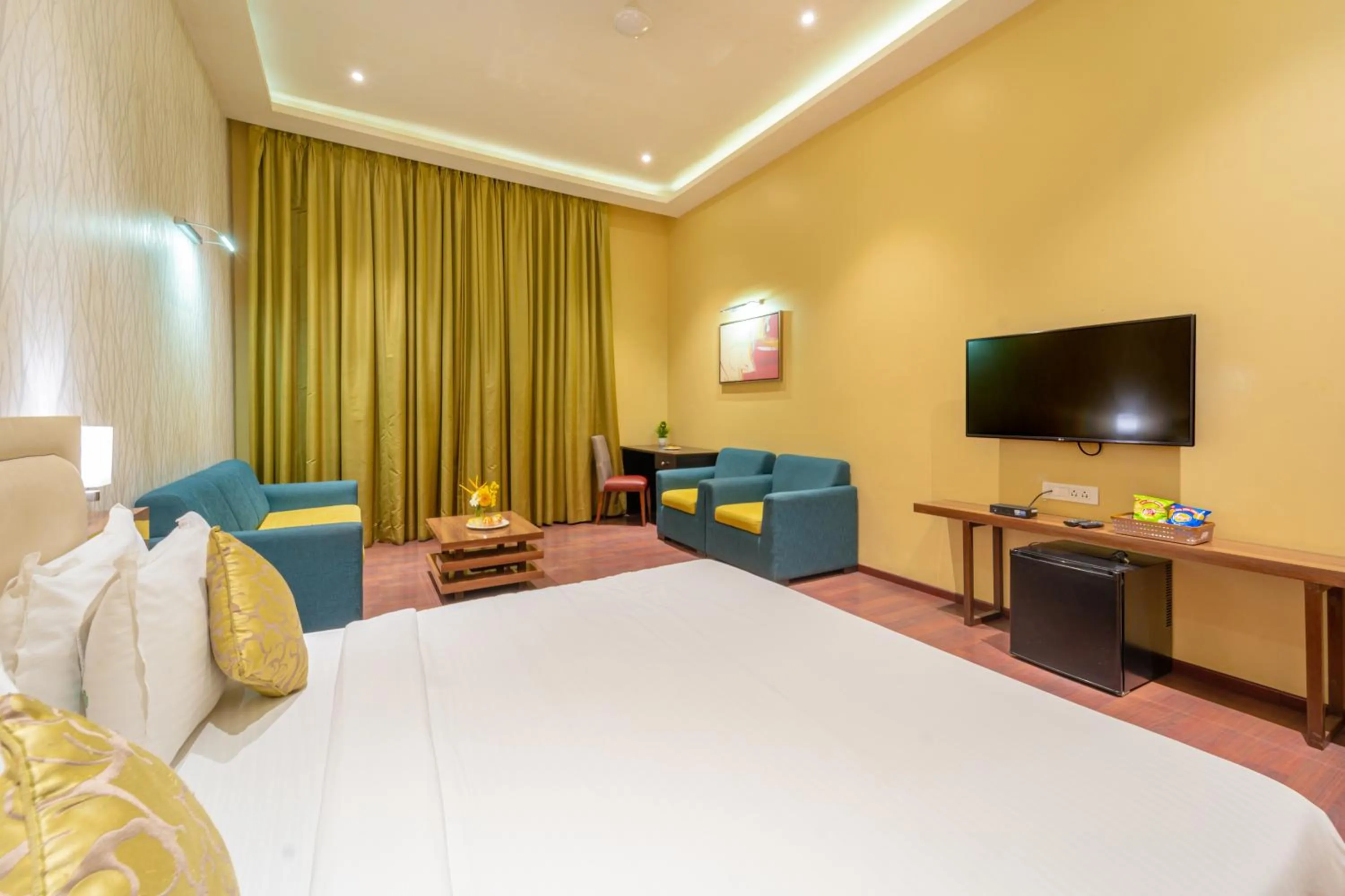 Bedroom, Bed in Shamrock Greens by Jardin Hotels