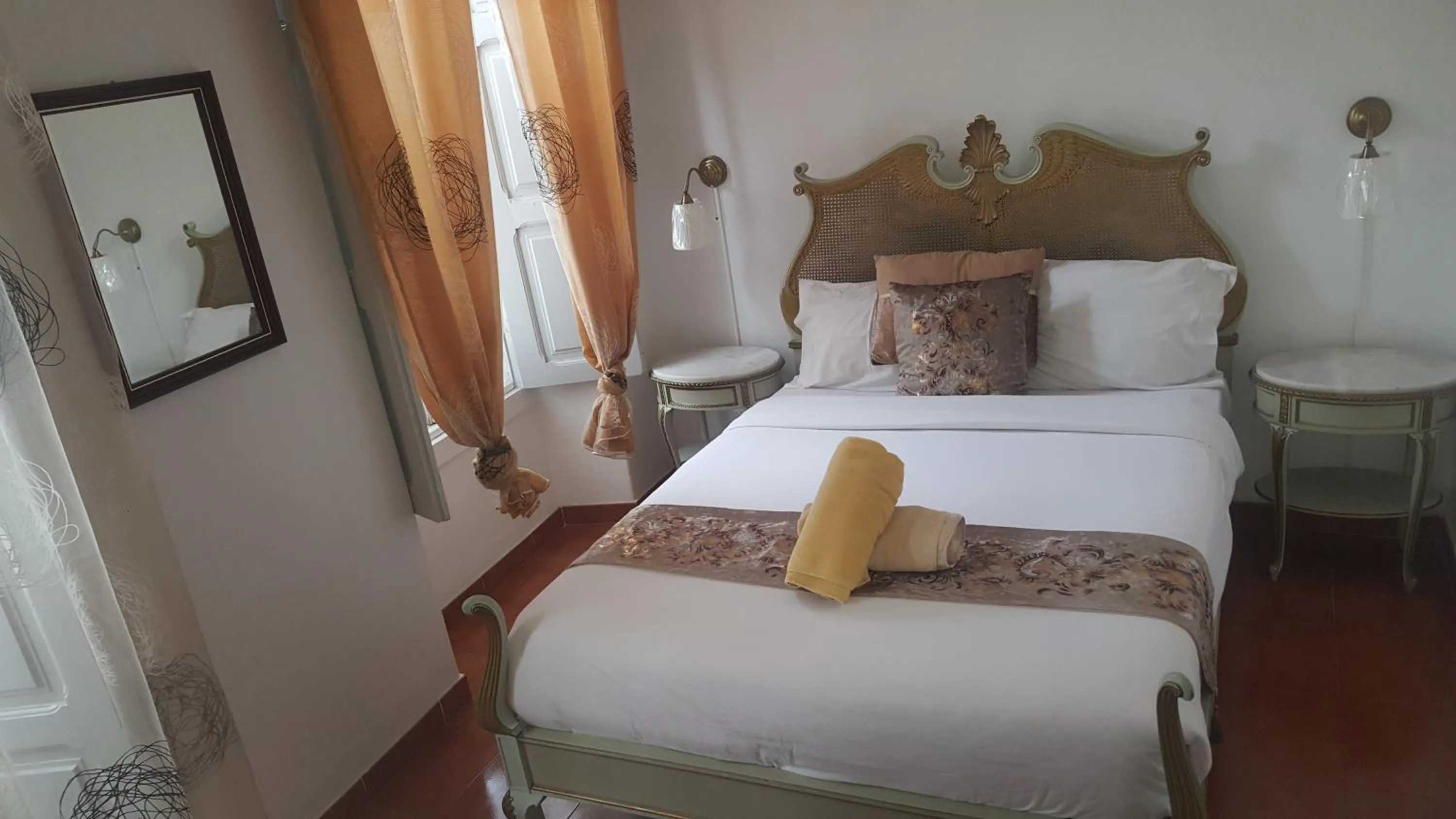 Bedroom, Bed in Guesthouse of Alcobaça