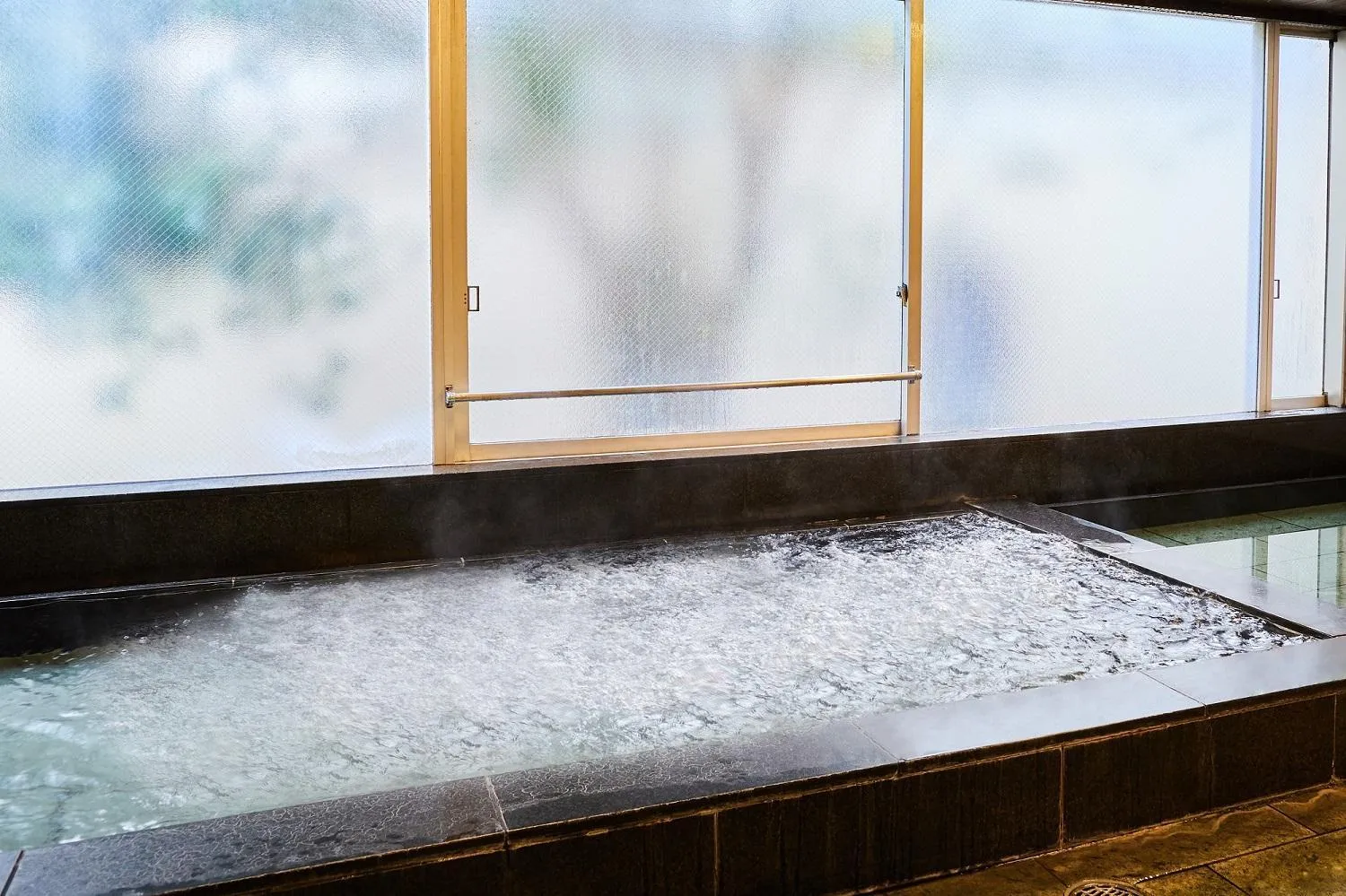 Hot Spring Bath in Hotel Crystal Palace