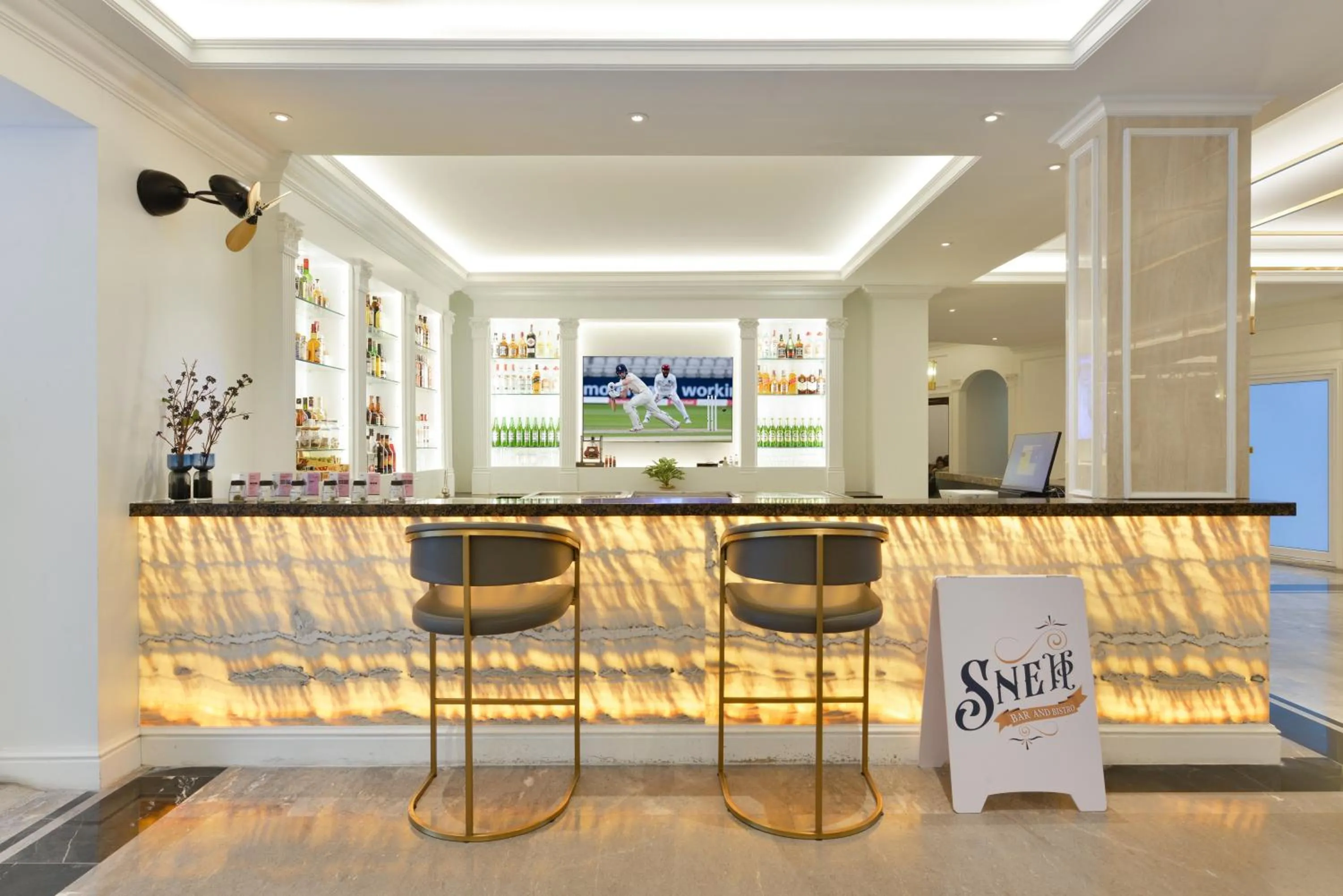 Lounge or bar in The Beverly Hotel Pattaya