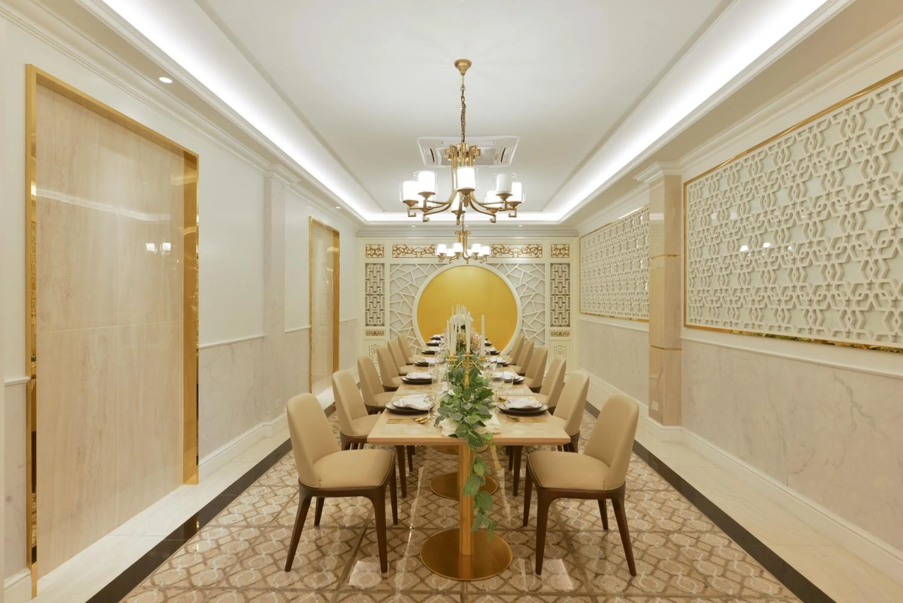 Restaurant/places to eat in The Beverly Hotel Pattaya