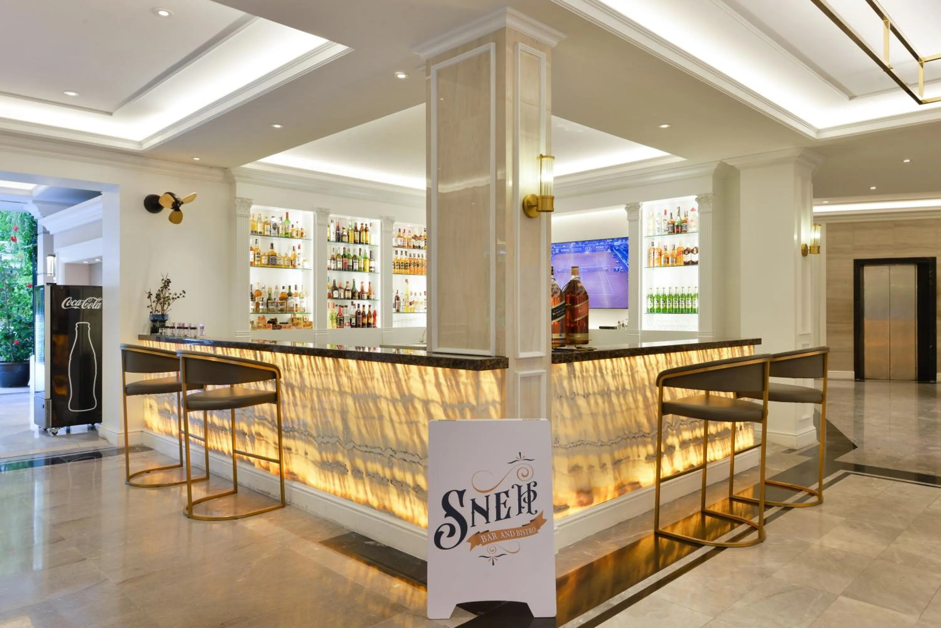 Lounge or bar in The Beverly Hotel Pattaya