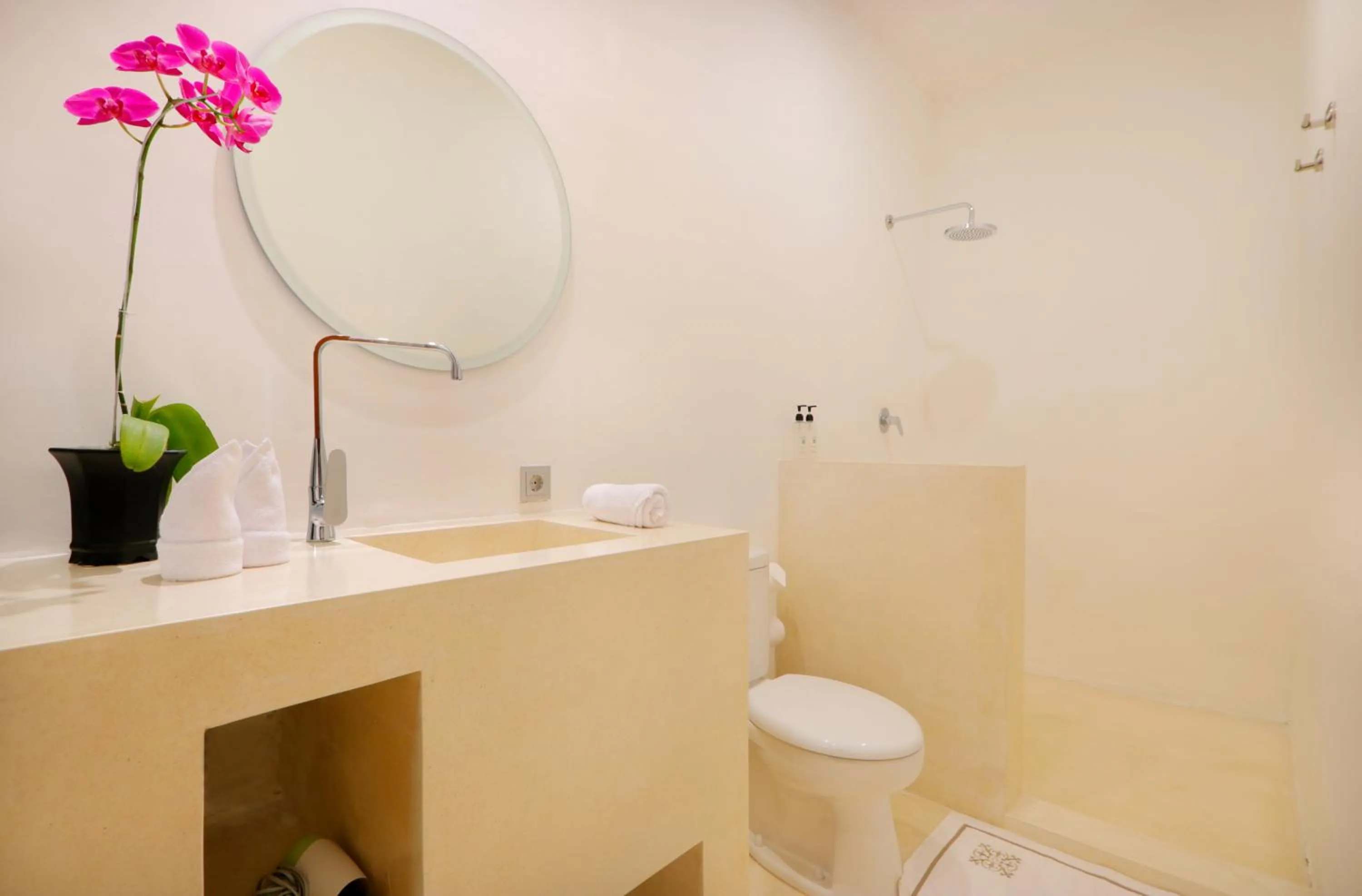 Bathroom in The Apartments Umalas