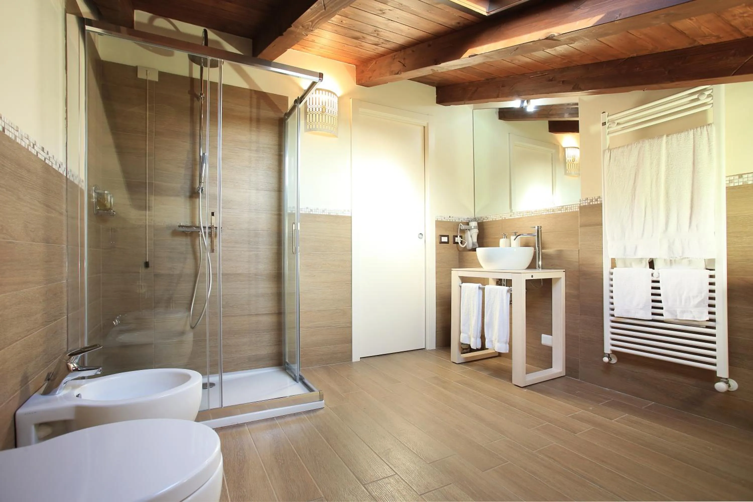 Shower in Inghirios Wellness Country Resort