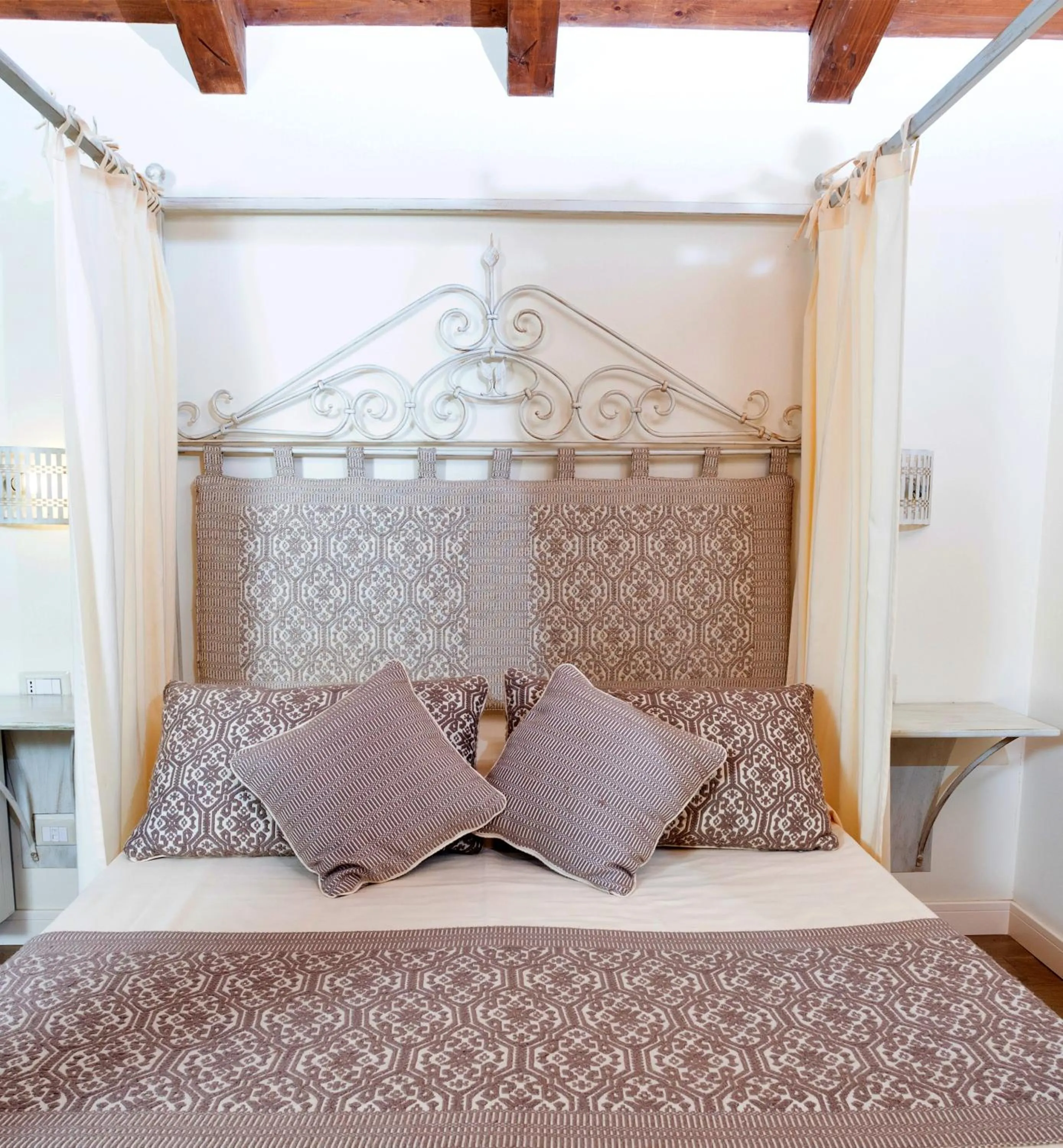 Bed in Inghirios Wellness Country Resort