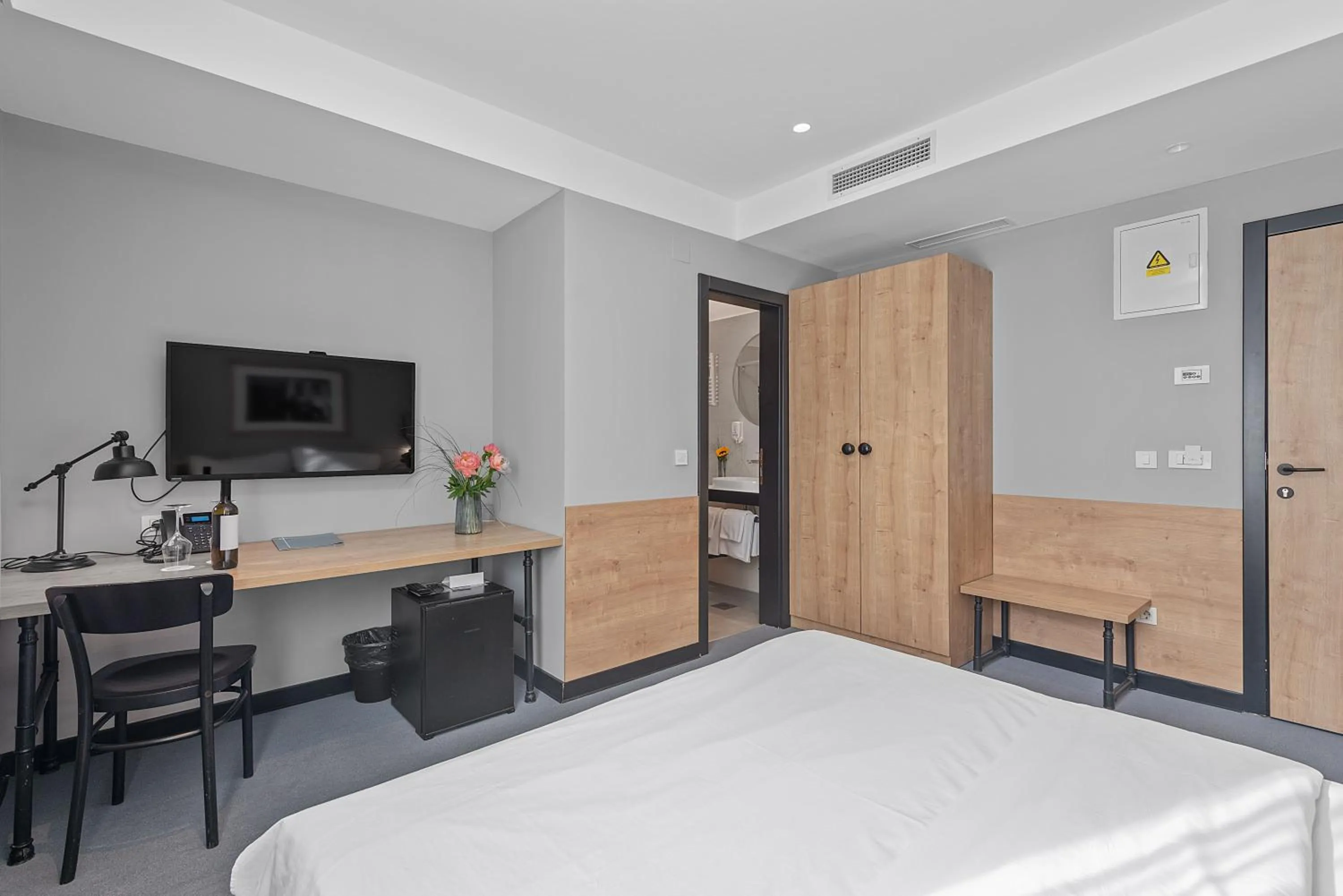 Photo of the whole room, Bed in The Loop Hotel