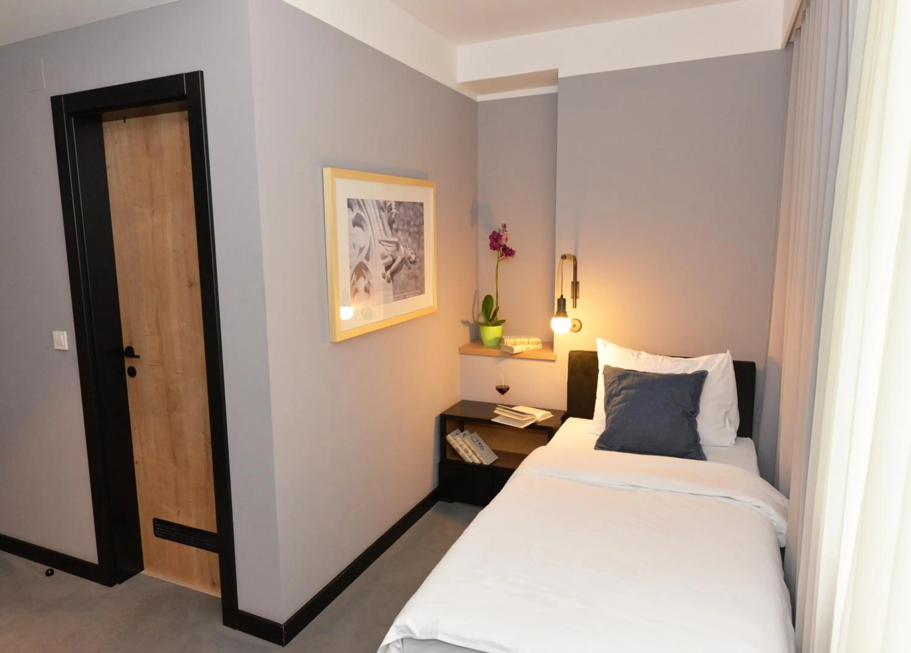 Photo of the whole room, Bed in The Loop Hotel