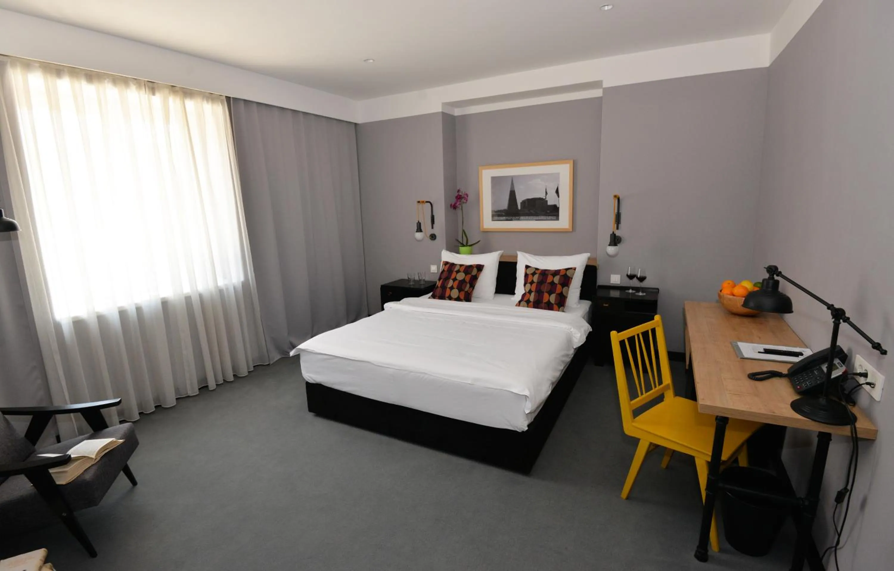 Photo of the whole room, Bed in The Loop Hotel