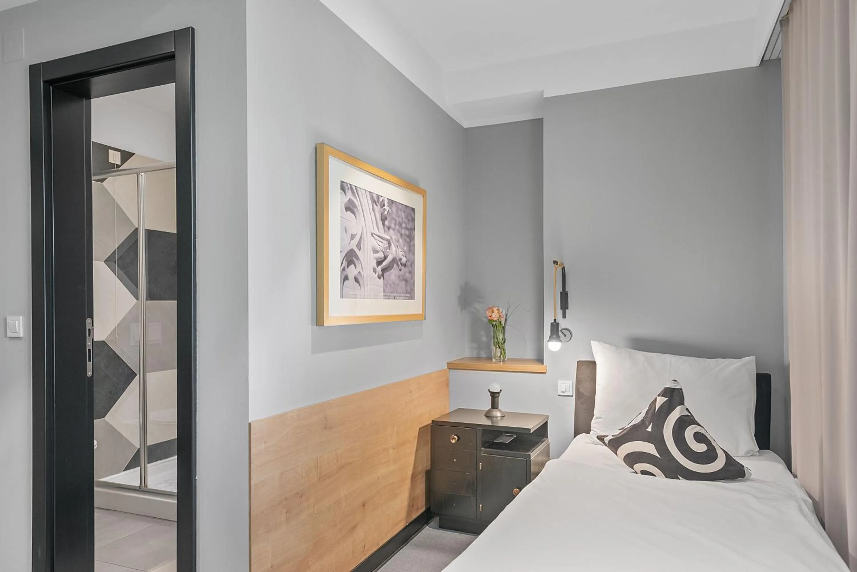 Photo of the whole room, Bed in The Loop Hotel