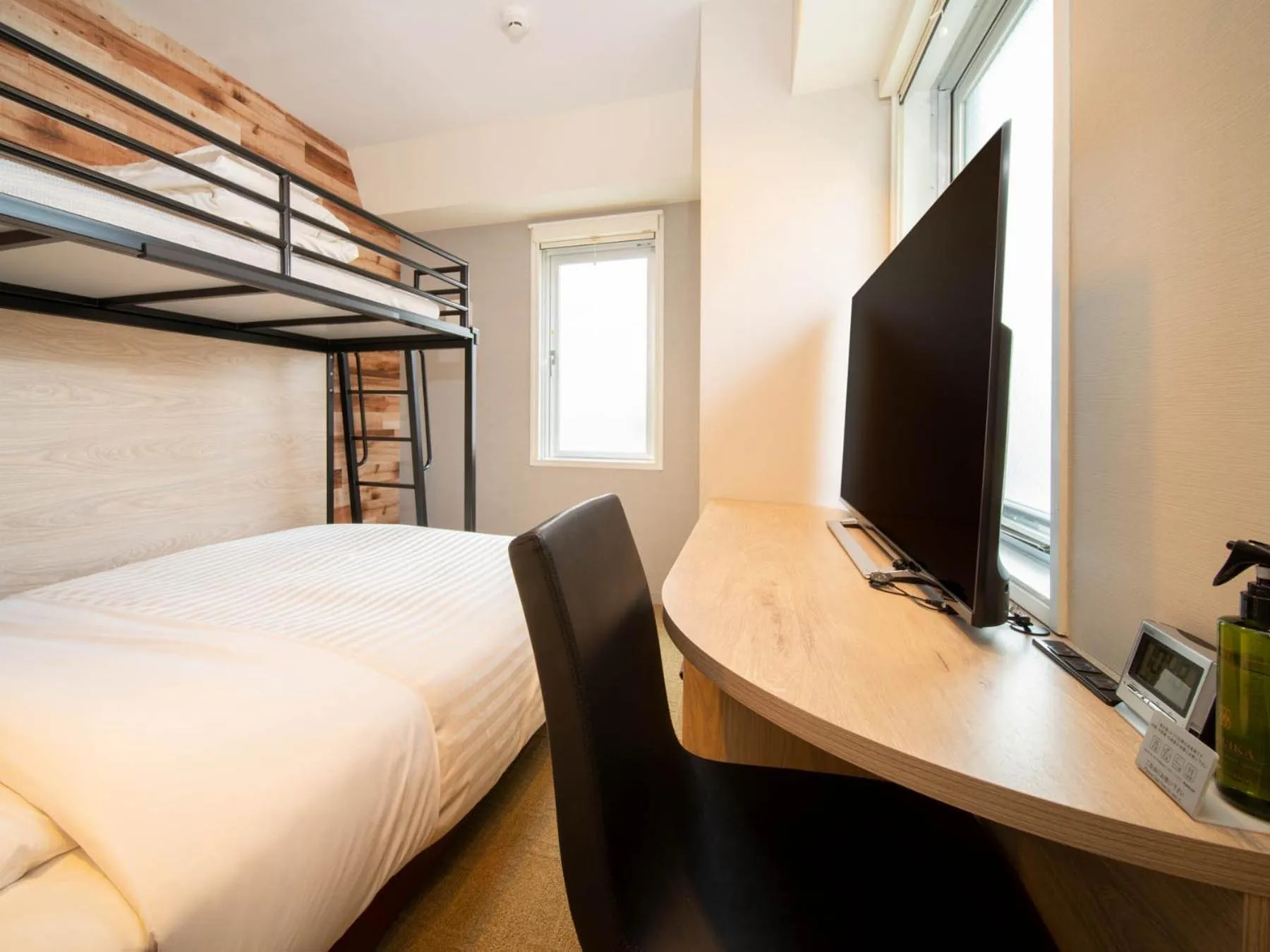 TV and multimedia, Bed in Super Hotel Shinbashi-Karasumoriguchi