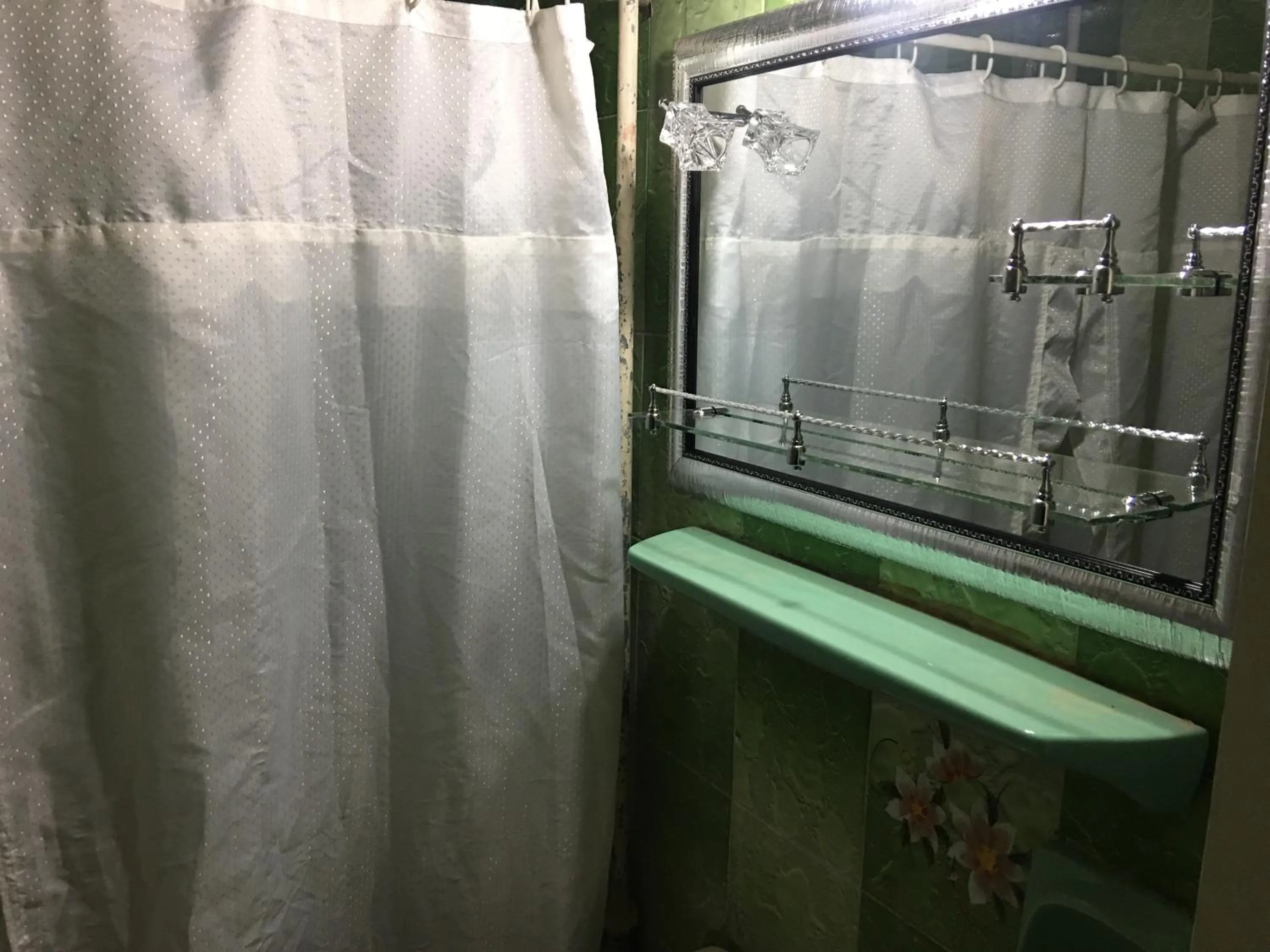 Shower in Aljazeera Hotel Apartments