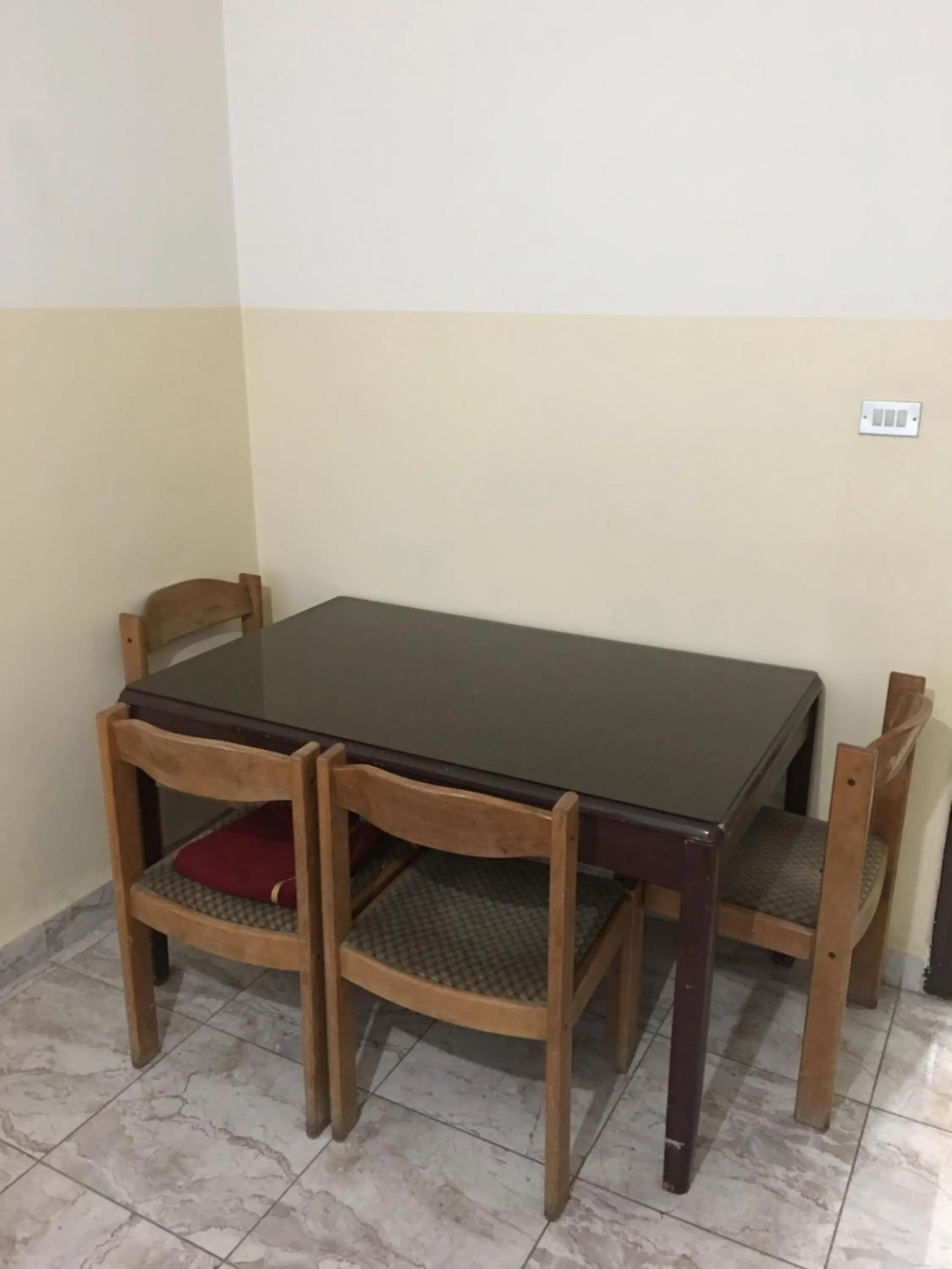 Dining area in Aljazeera Hotel Apartments