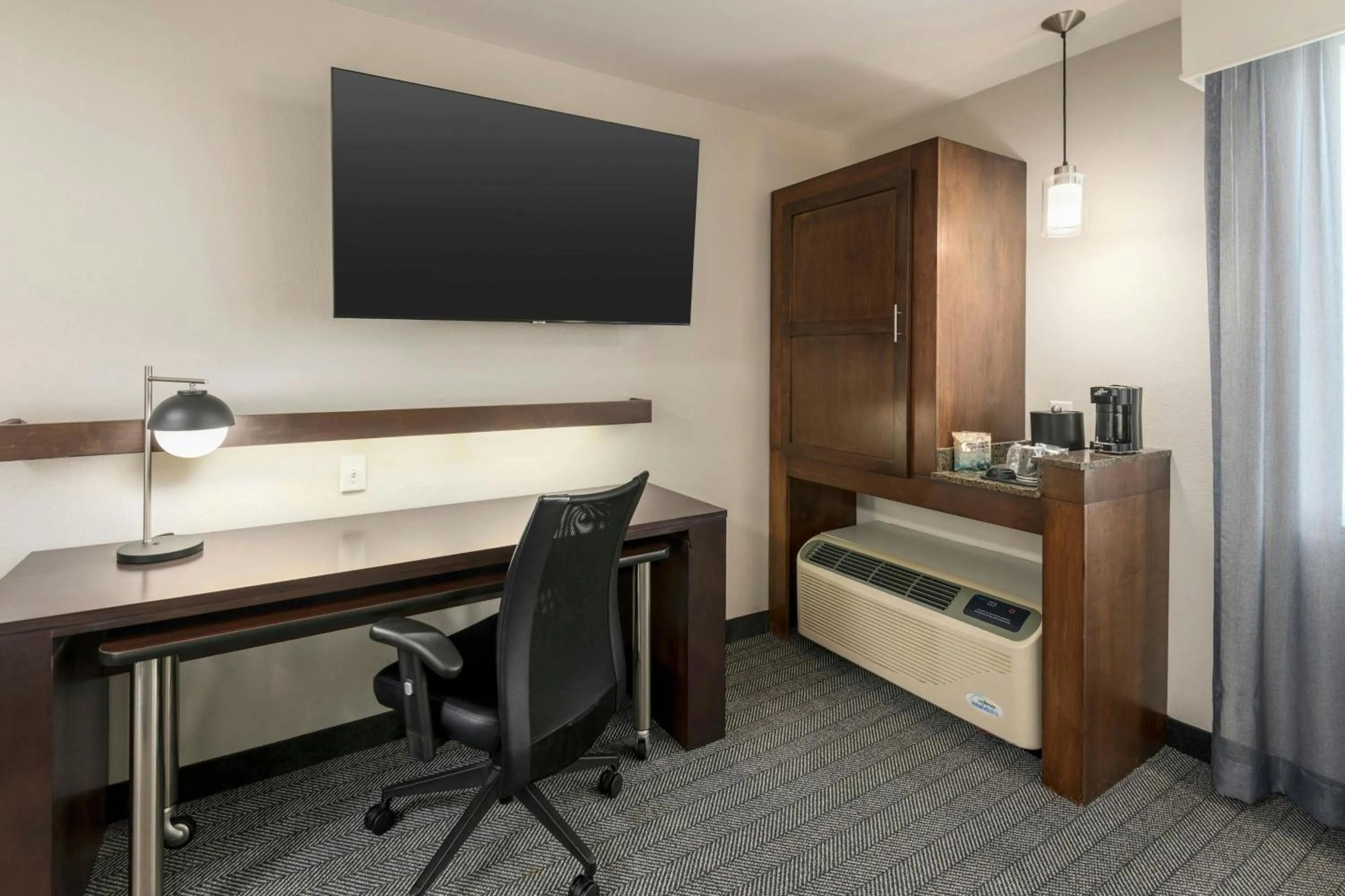 Photo of the whole room, Bed in Courtyard by Marriott Abilene Northeast