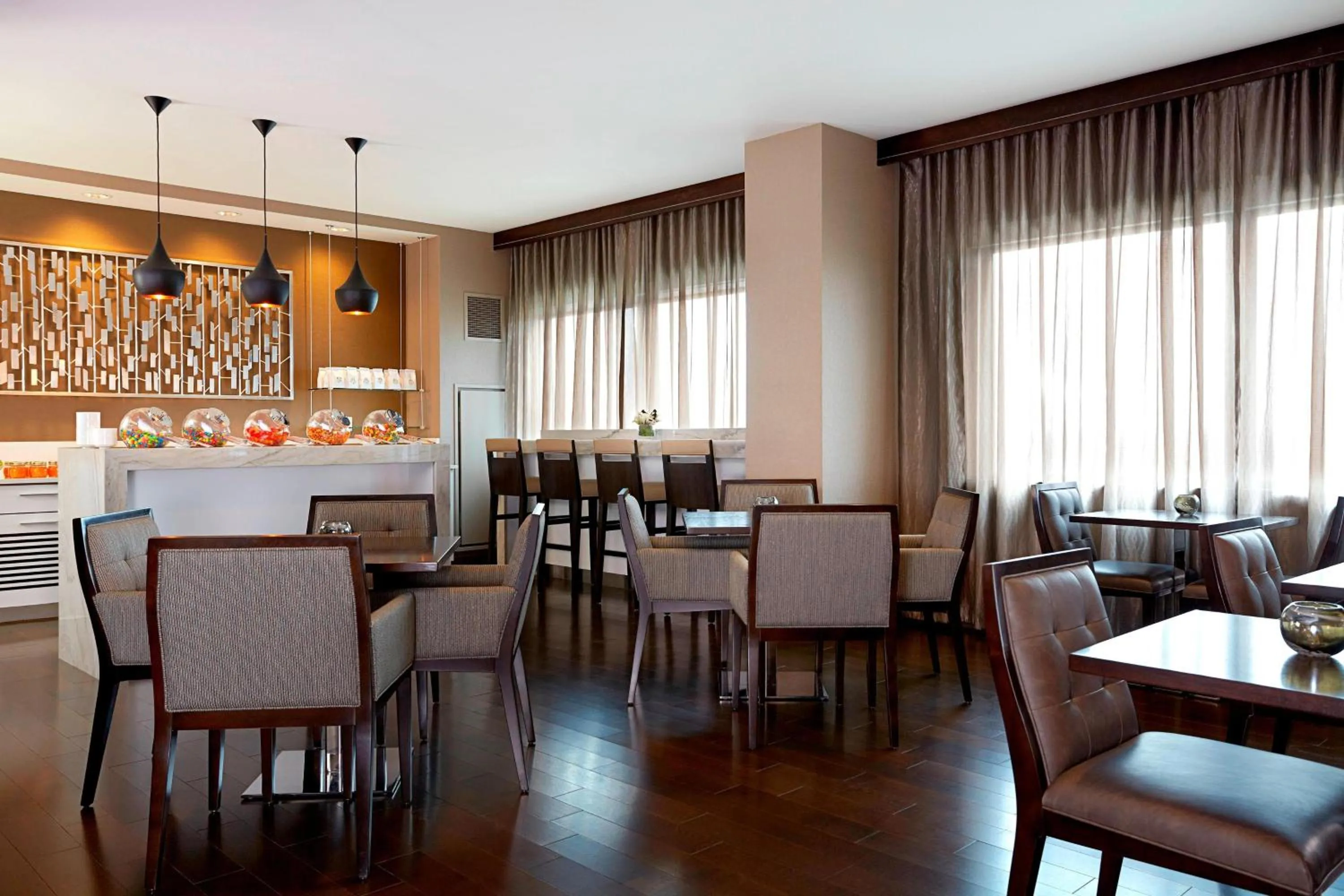 Lounge or bar in JW Marriott Minneapolis Mall of America